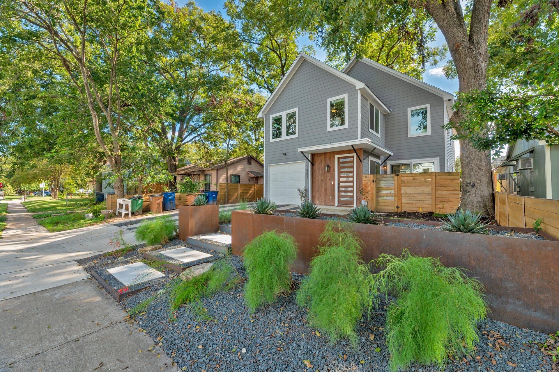 1807 Haskell St #a Property Photo 2