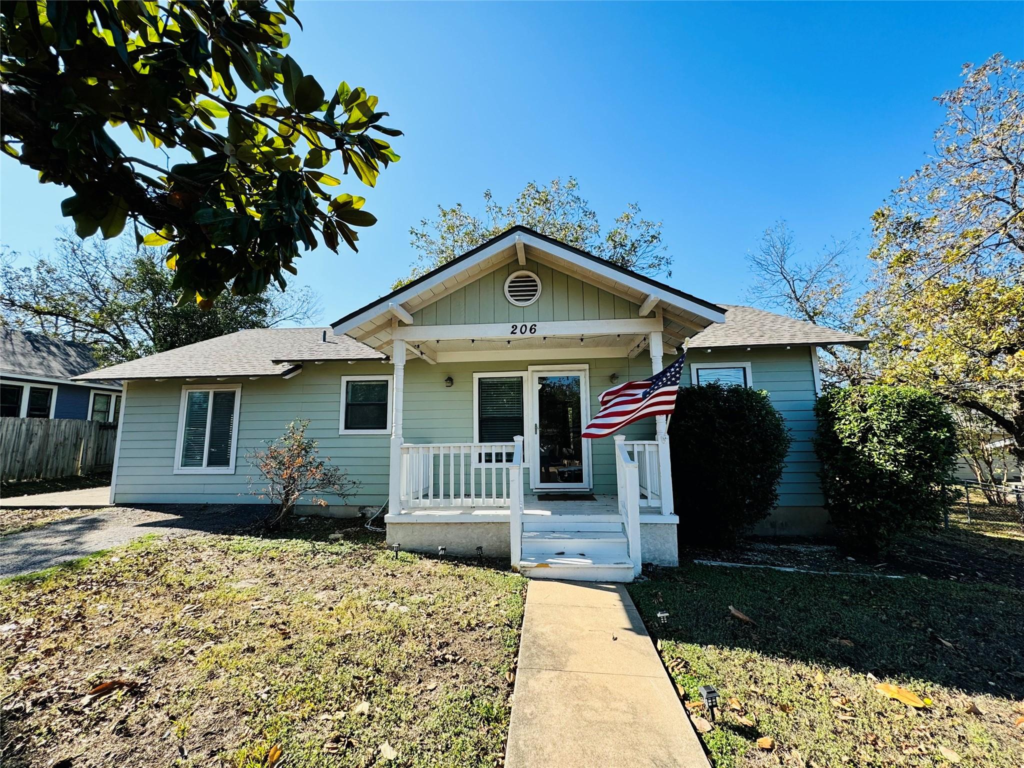 206 S Elm St Property Photo 1