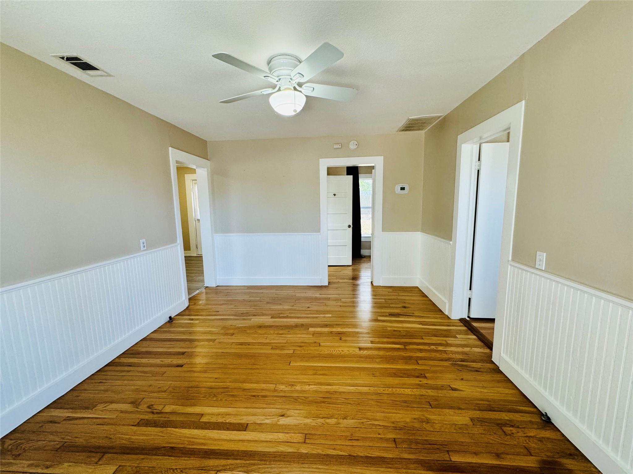 206 S Elm St Property Photo 3