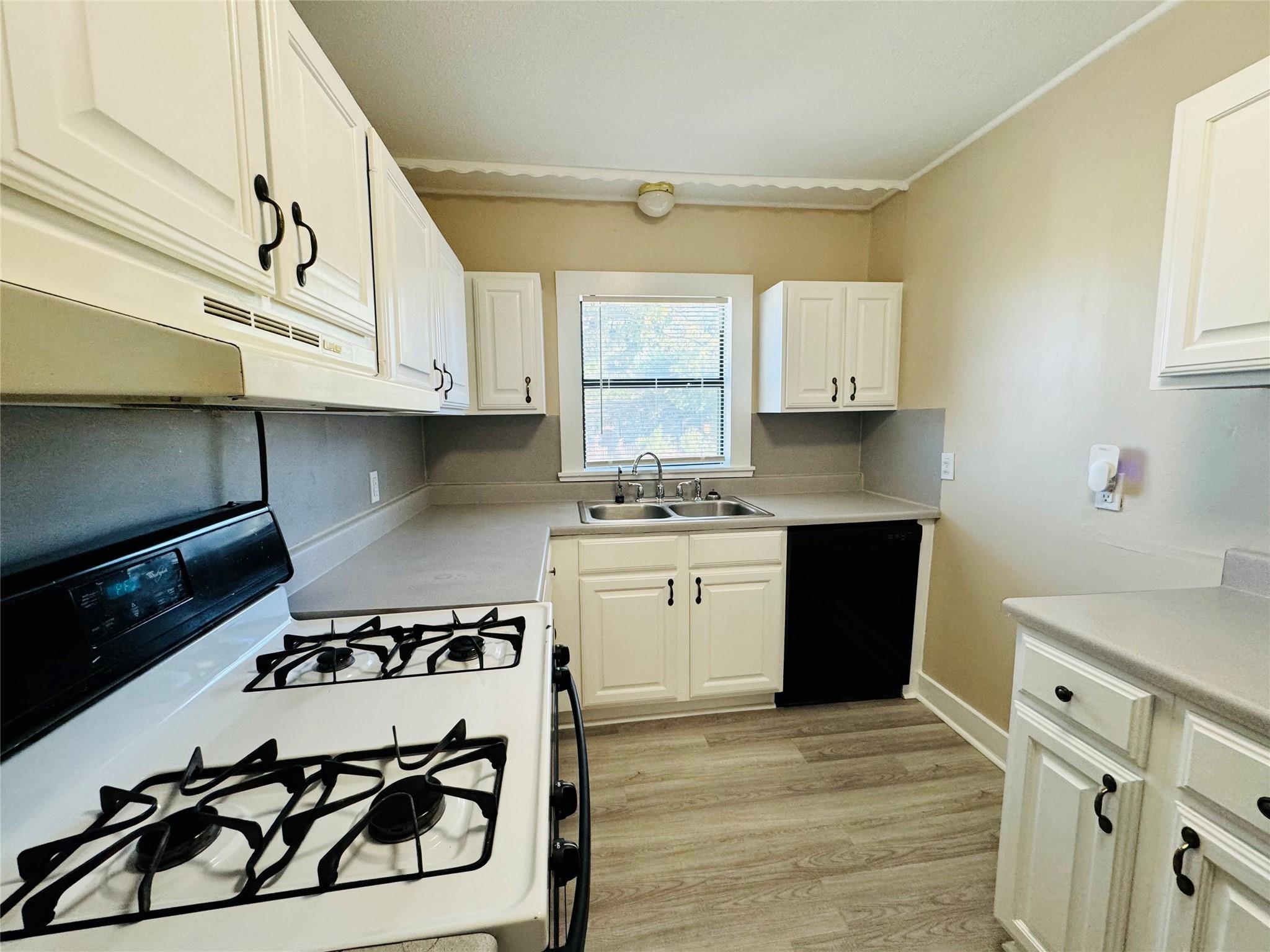 206 S Elm St Property Photo 4