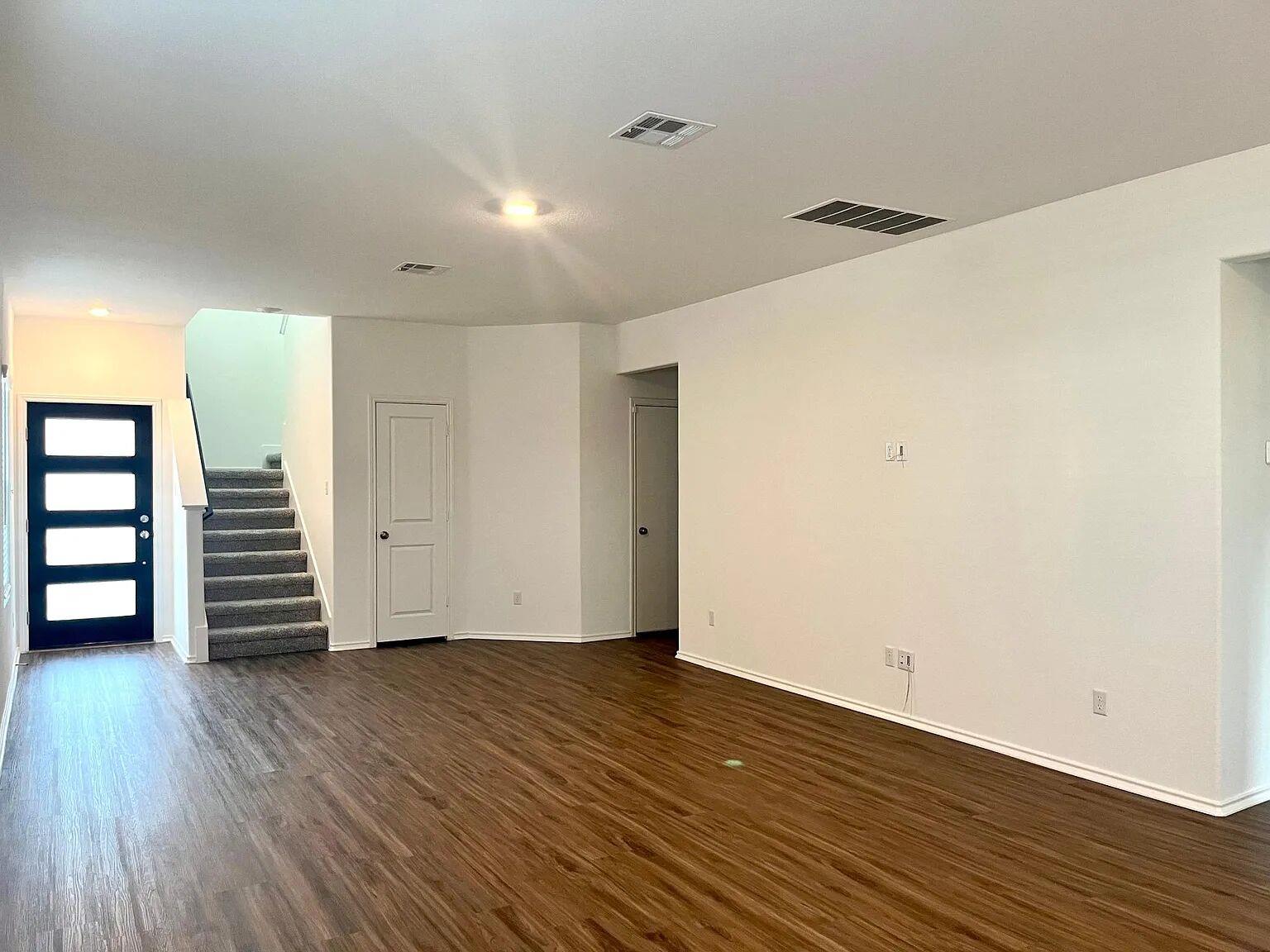 100 Milliner Loop Property Photo 2