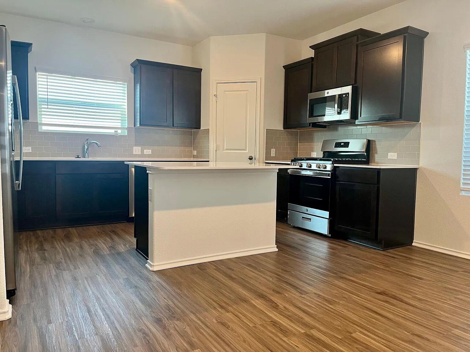 100 Milliner Loop Property Photo 3