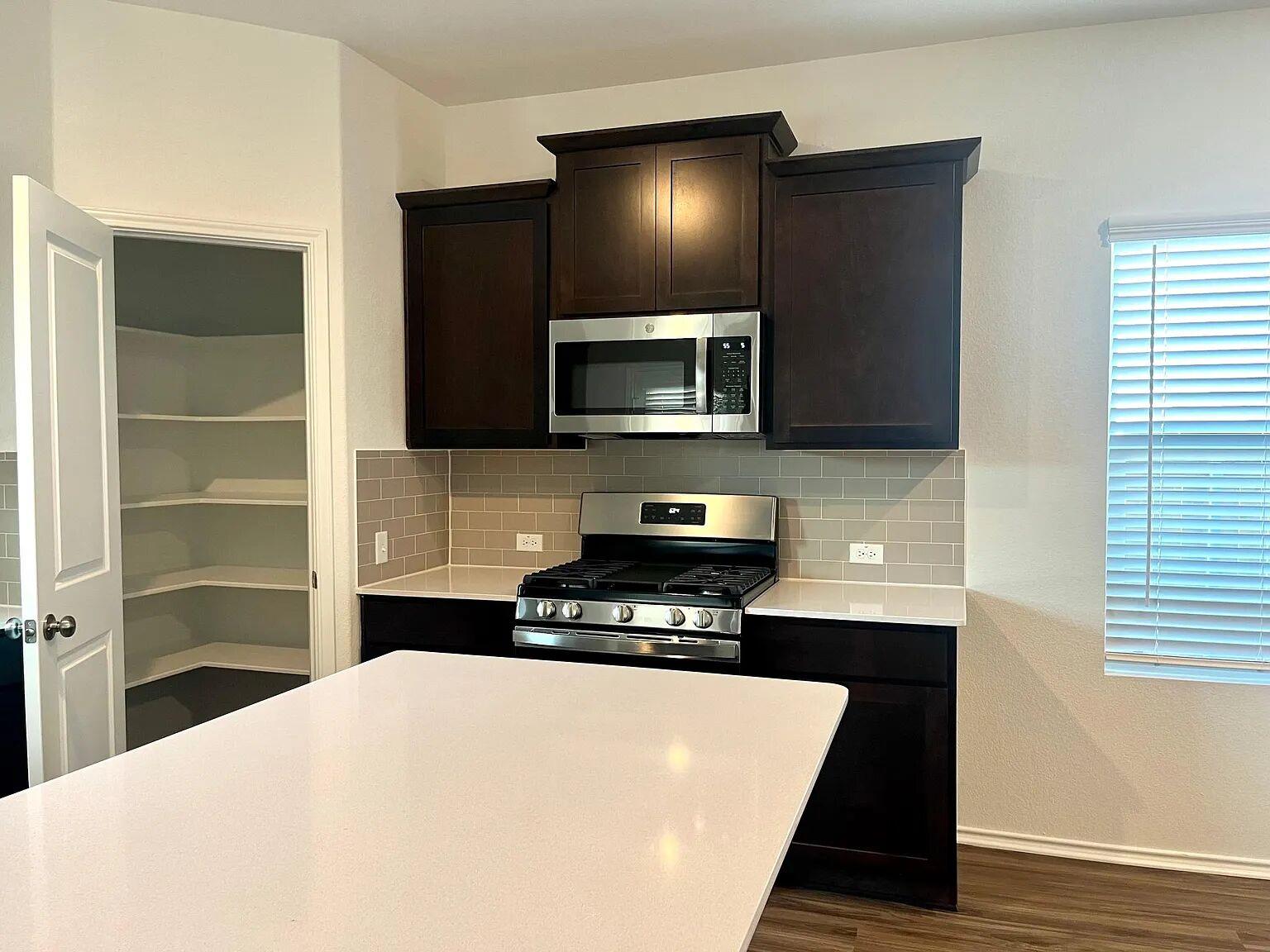 100 Milliner Loop Property Photo 4