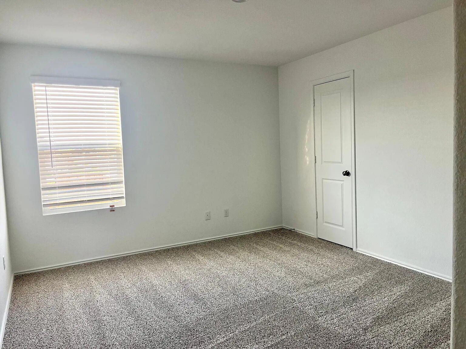100 Milliner Loop Property Photo 9
