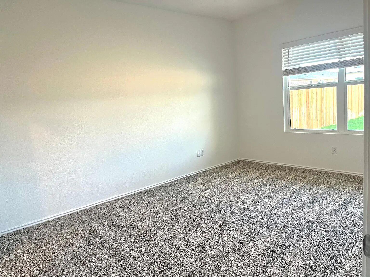 100 Milliner Loop Property Photo 12