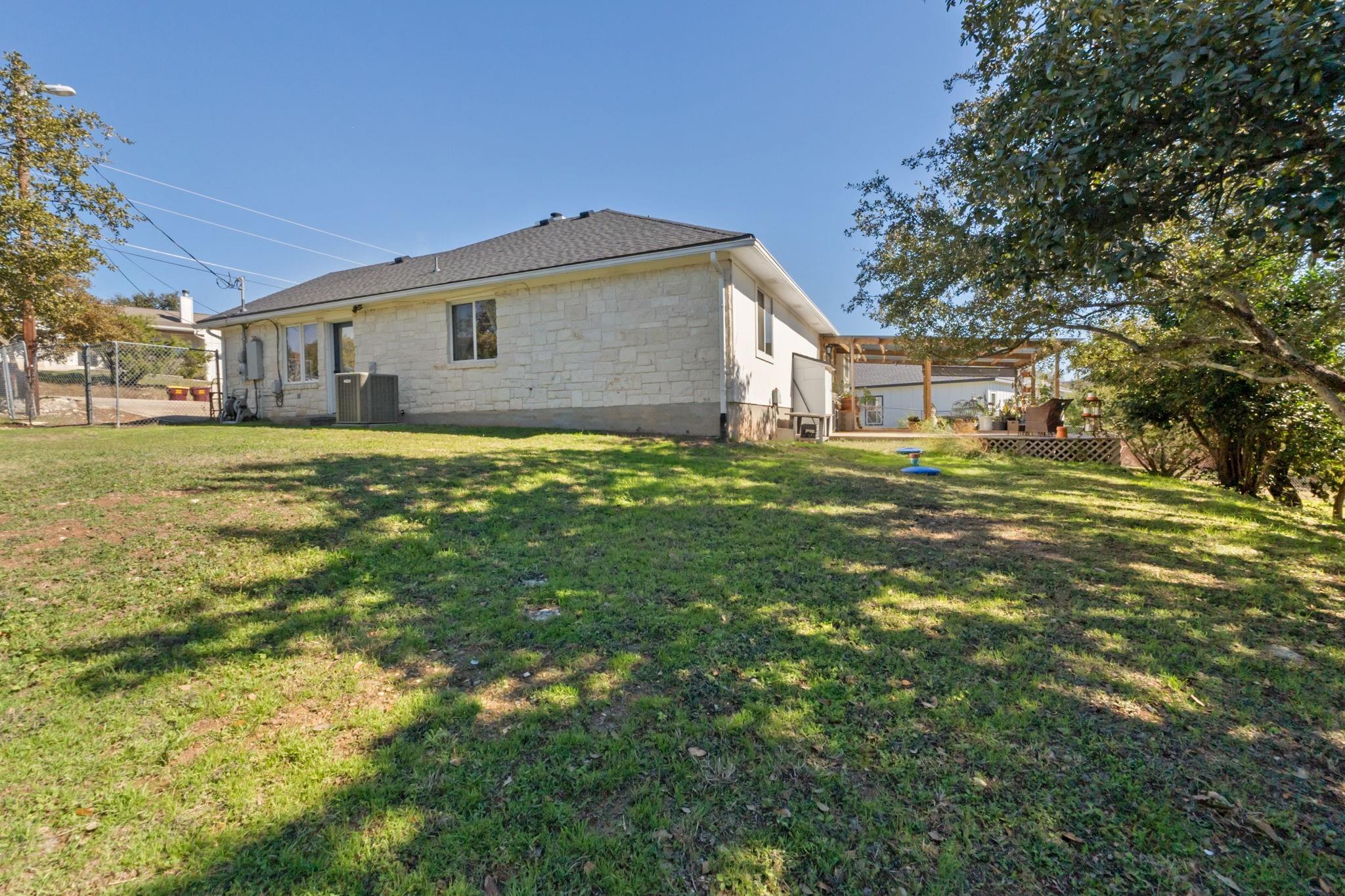 17703 Village Dr Property Photo 4