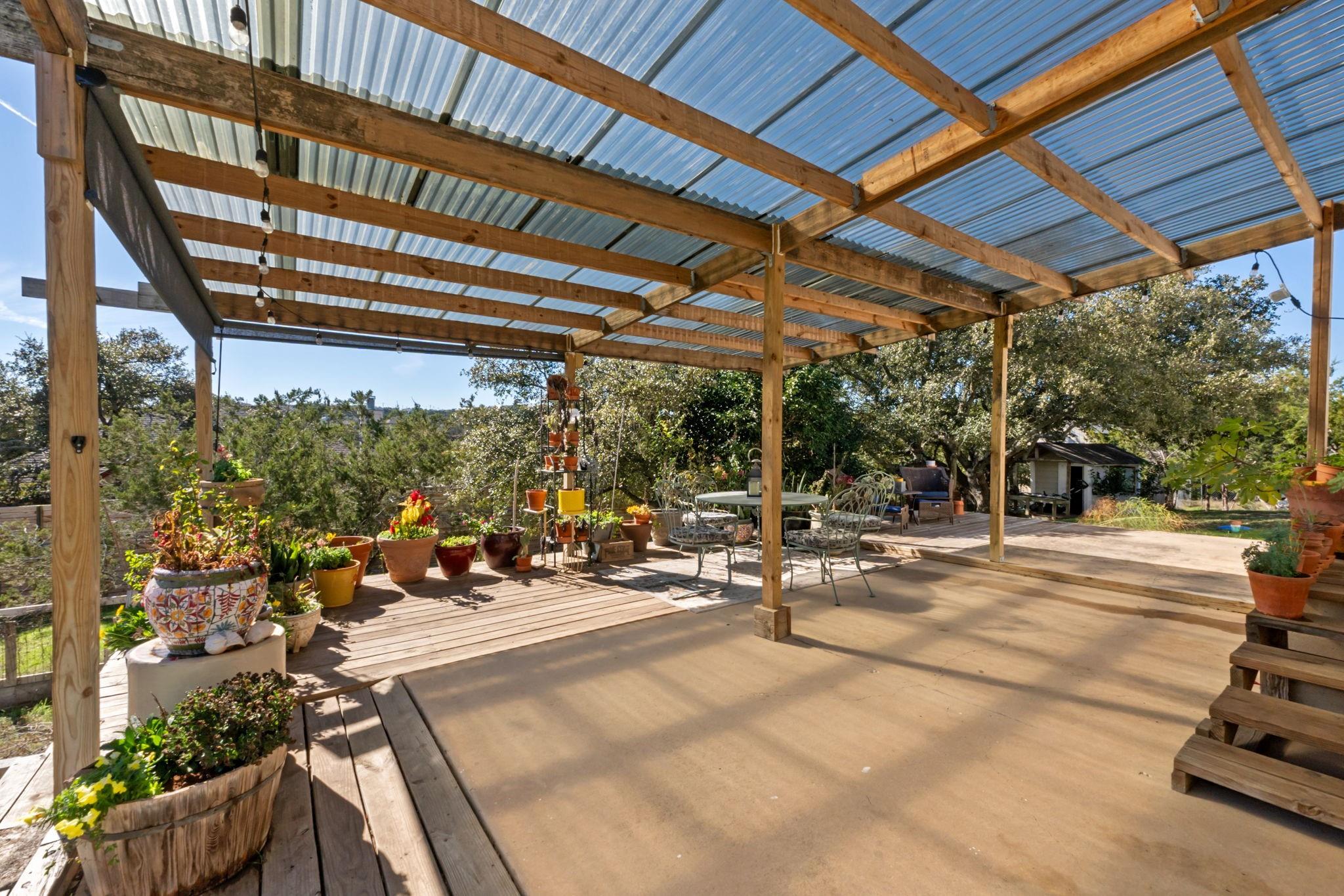 17703 Village Dr Property Photo 6