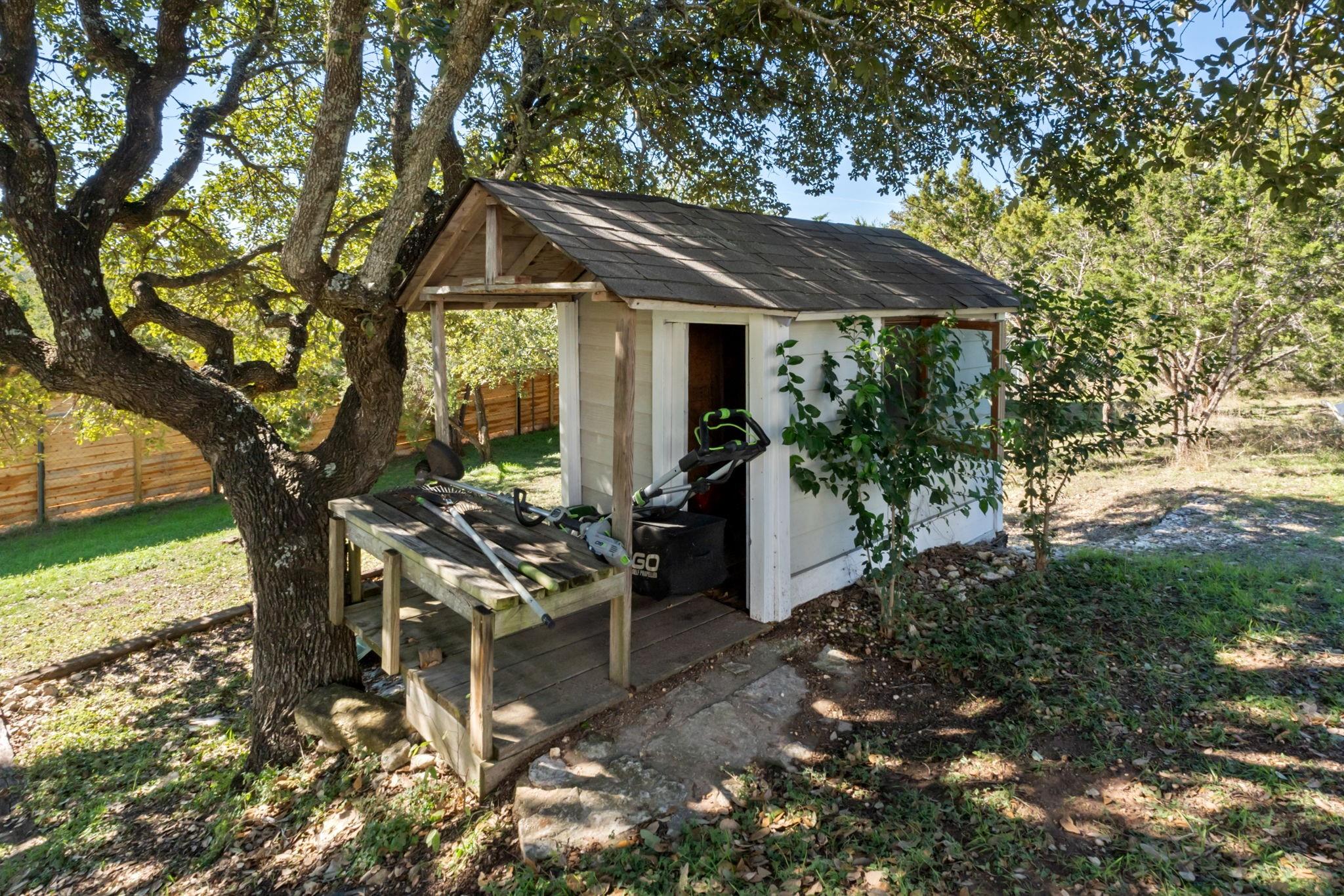 17703 Village Dr Property Photo 9