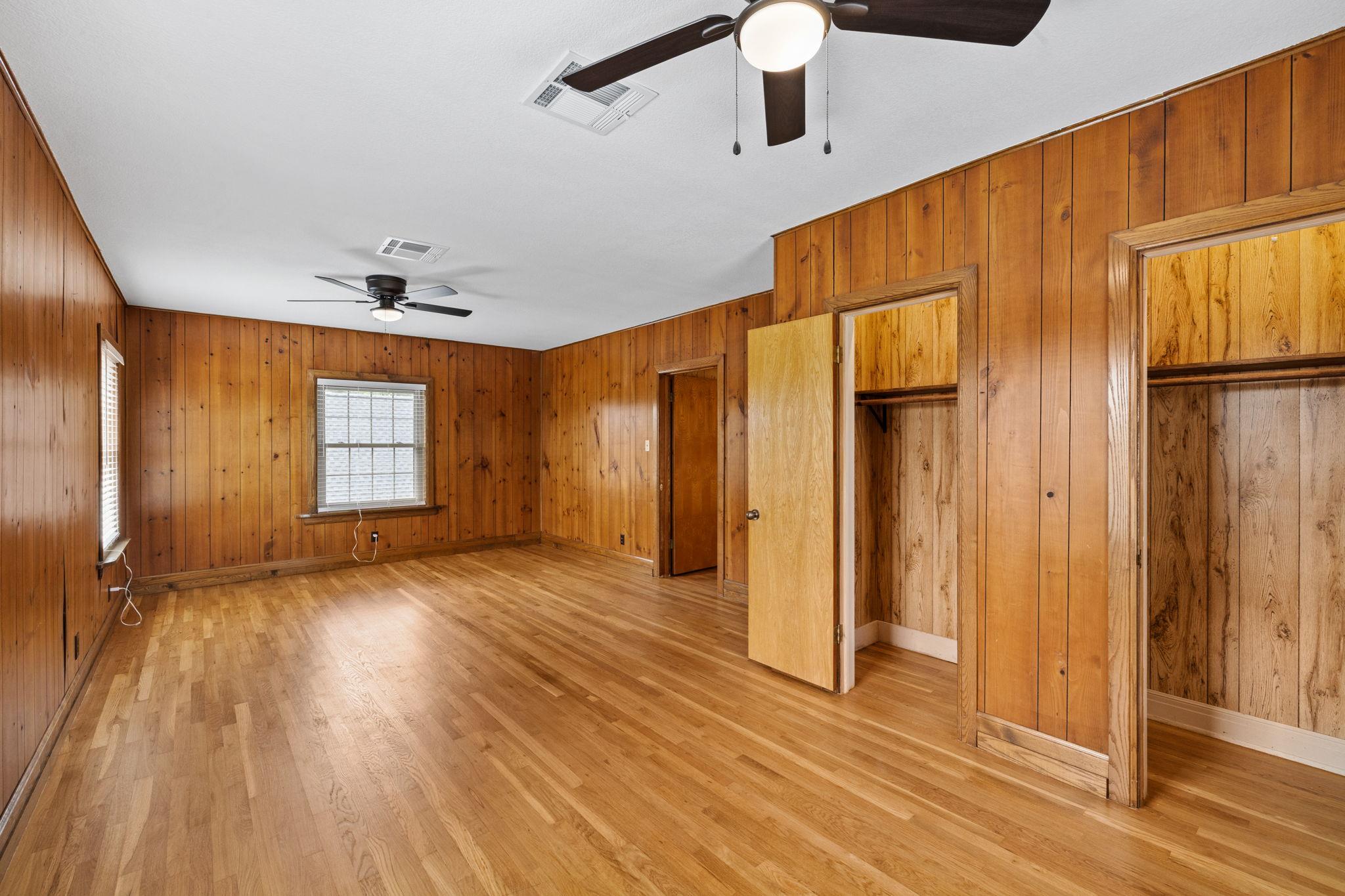 1013 E 38th 1/2 St Property Photo 33