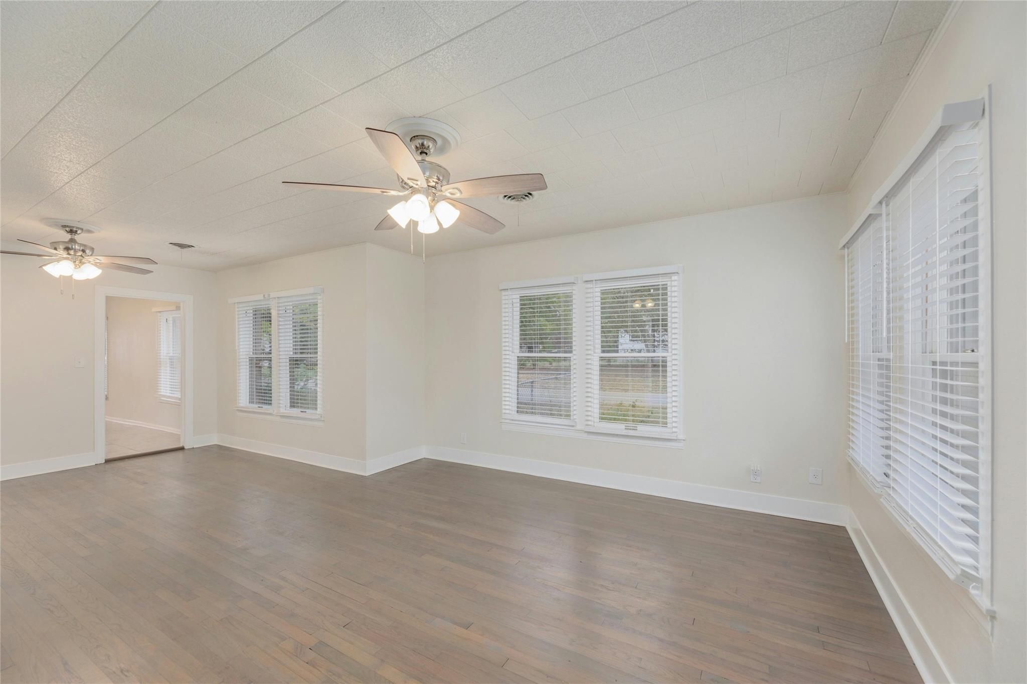 419 N Doak St Property Photo 4