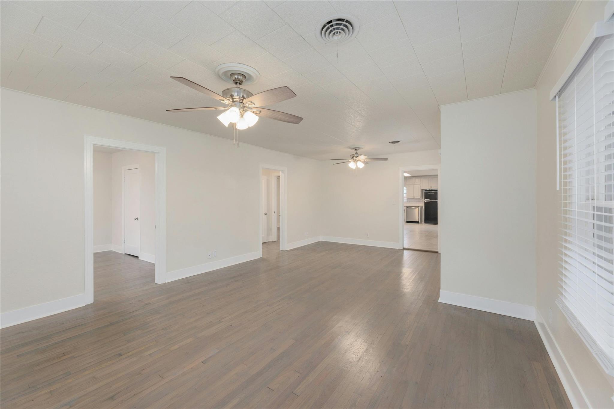 419 N Doak St Property Photo 5