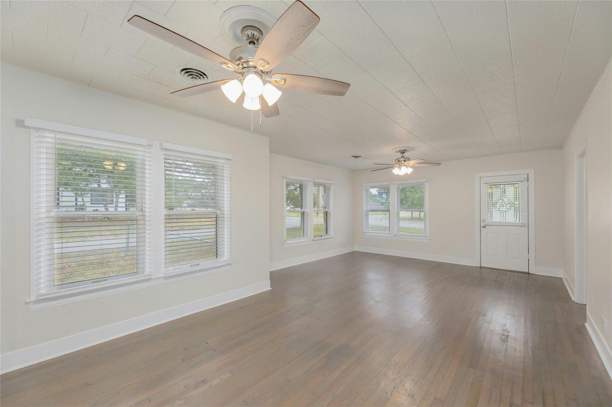 419 N Doak St Property Photo 7