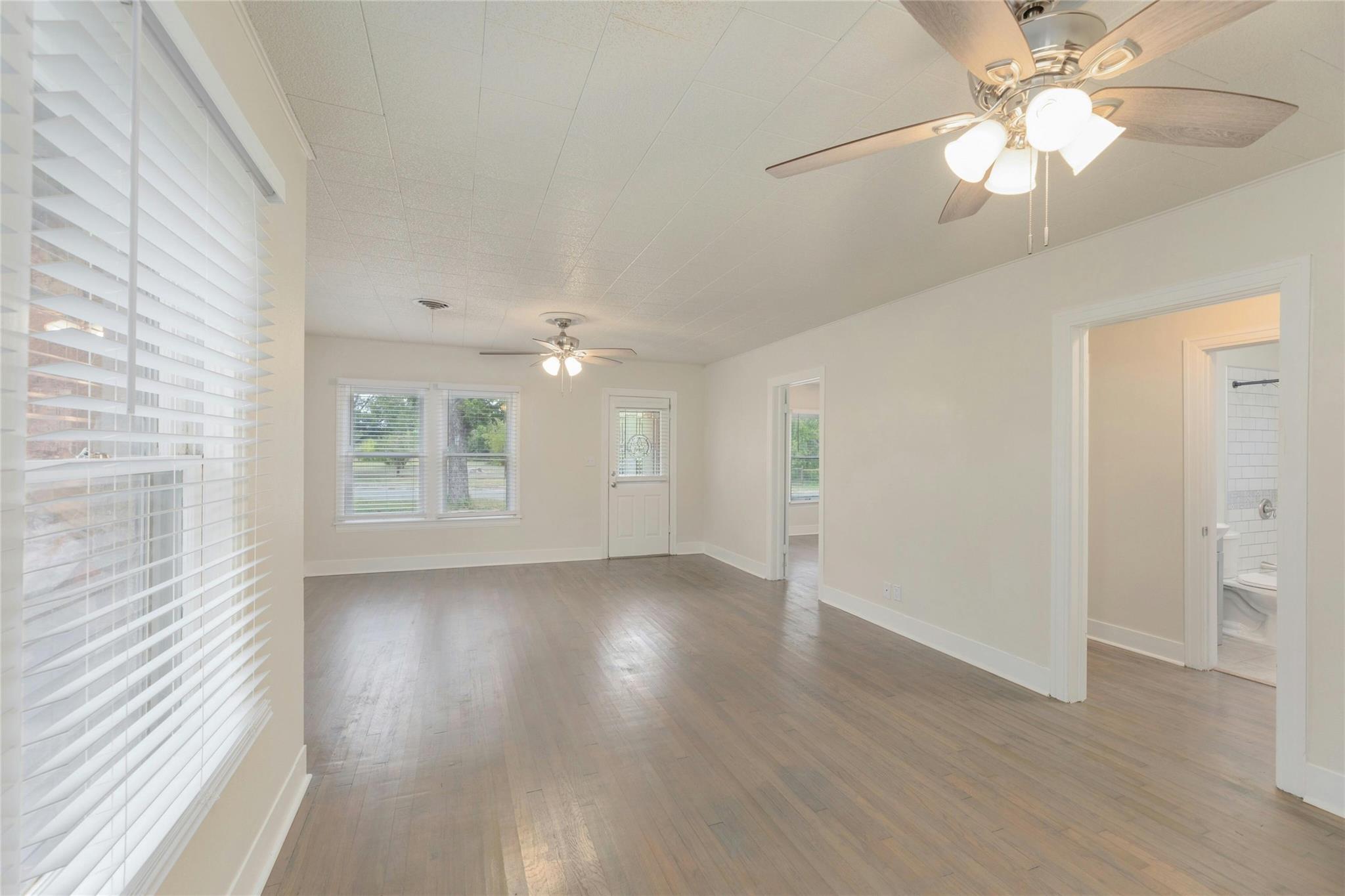 419 N Doak St Property Photo 8