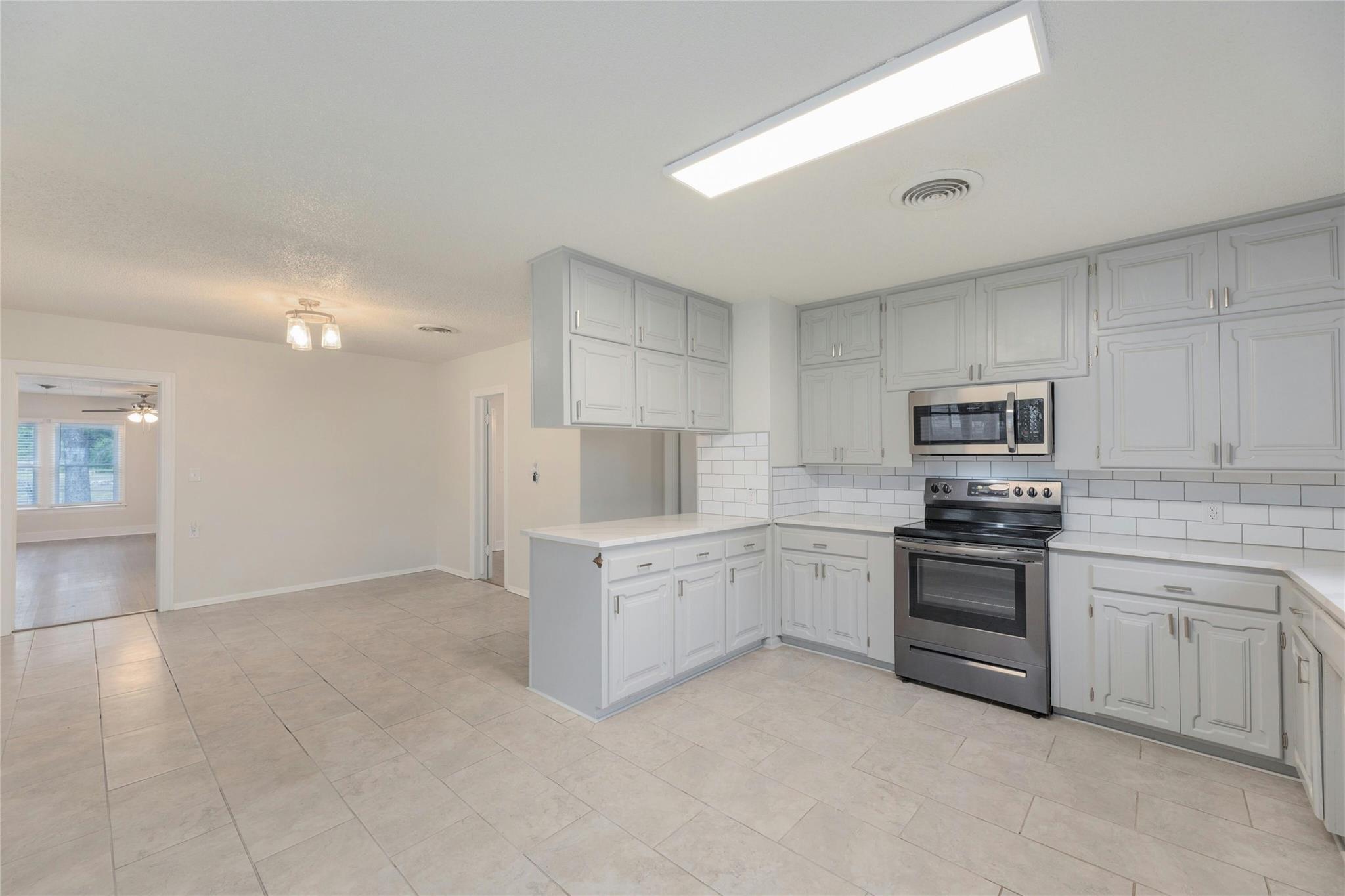 419 N Doak St Property Photo 12