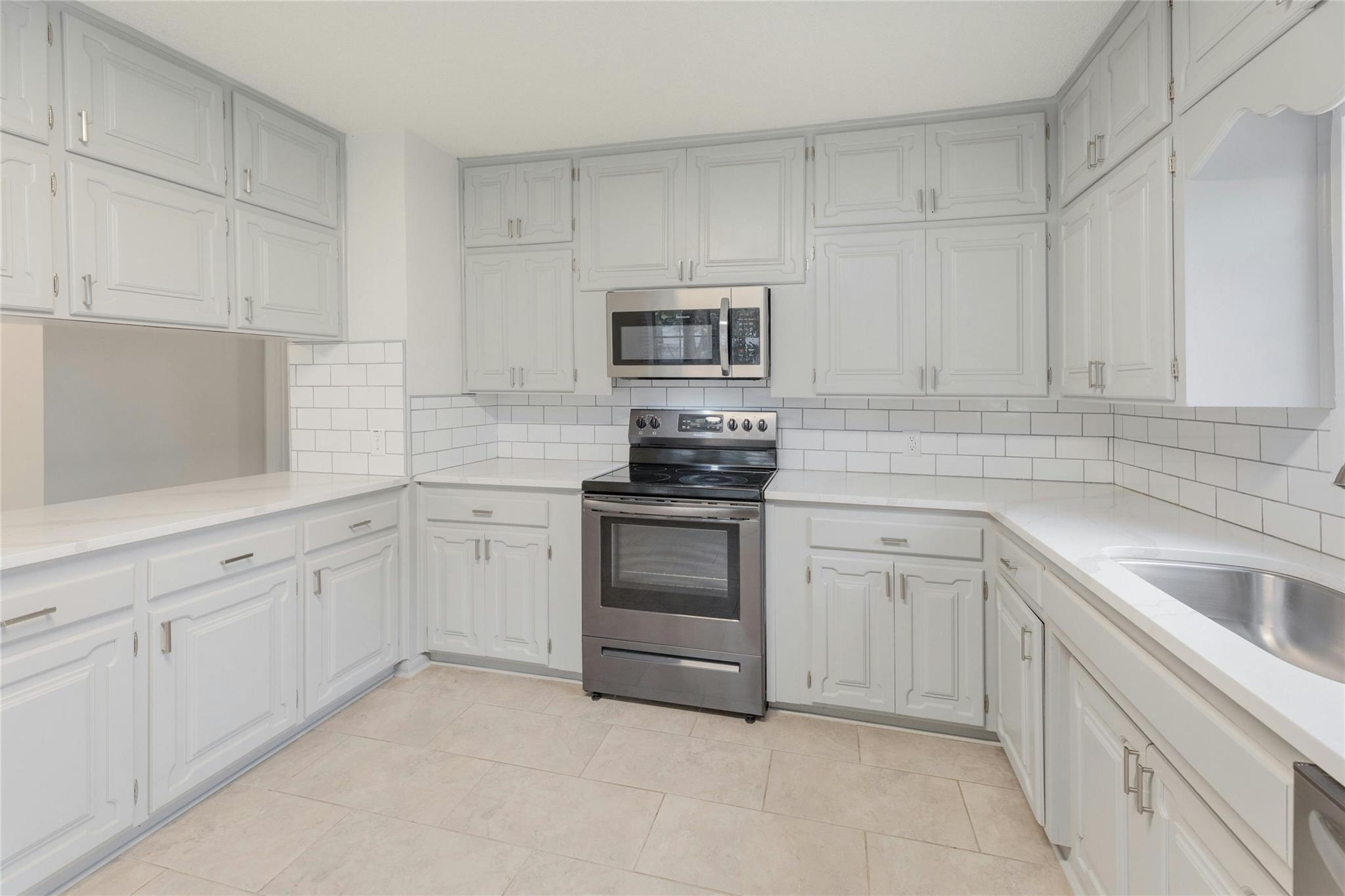 419 N Doak St Property Photo 13