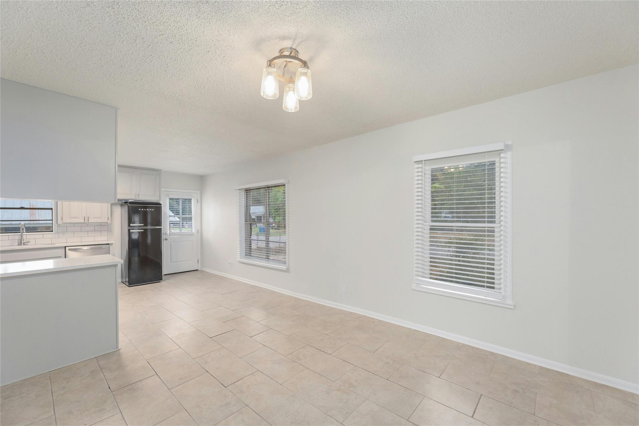419 N Doak St Property Photo 16