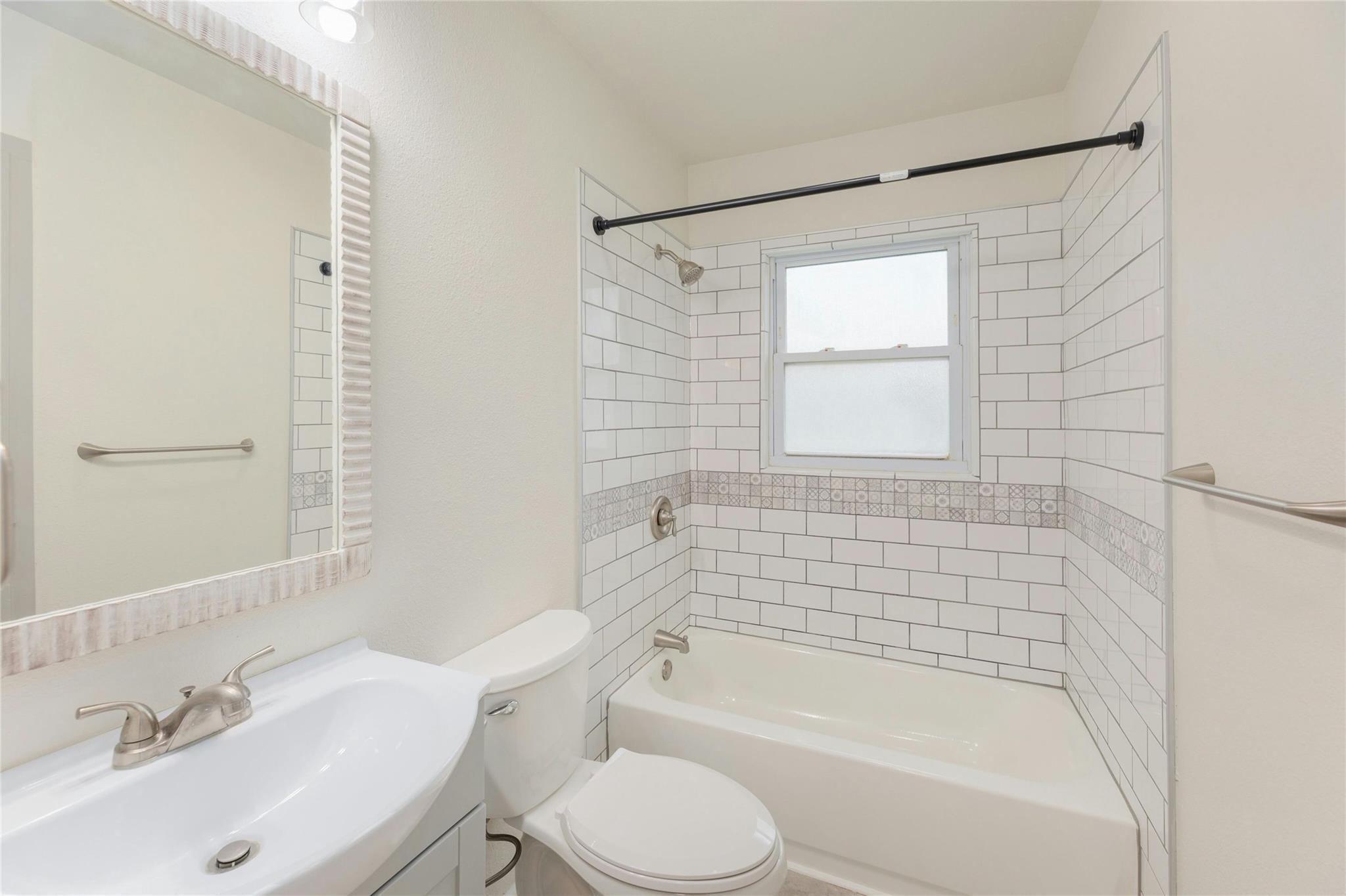 419 N Doak St Property Photo 24
