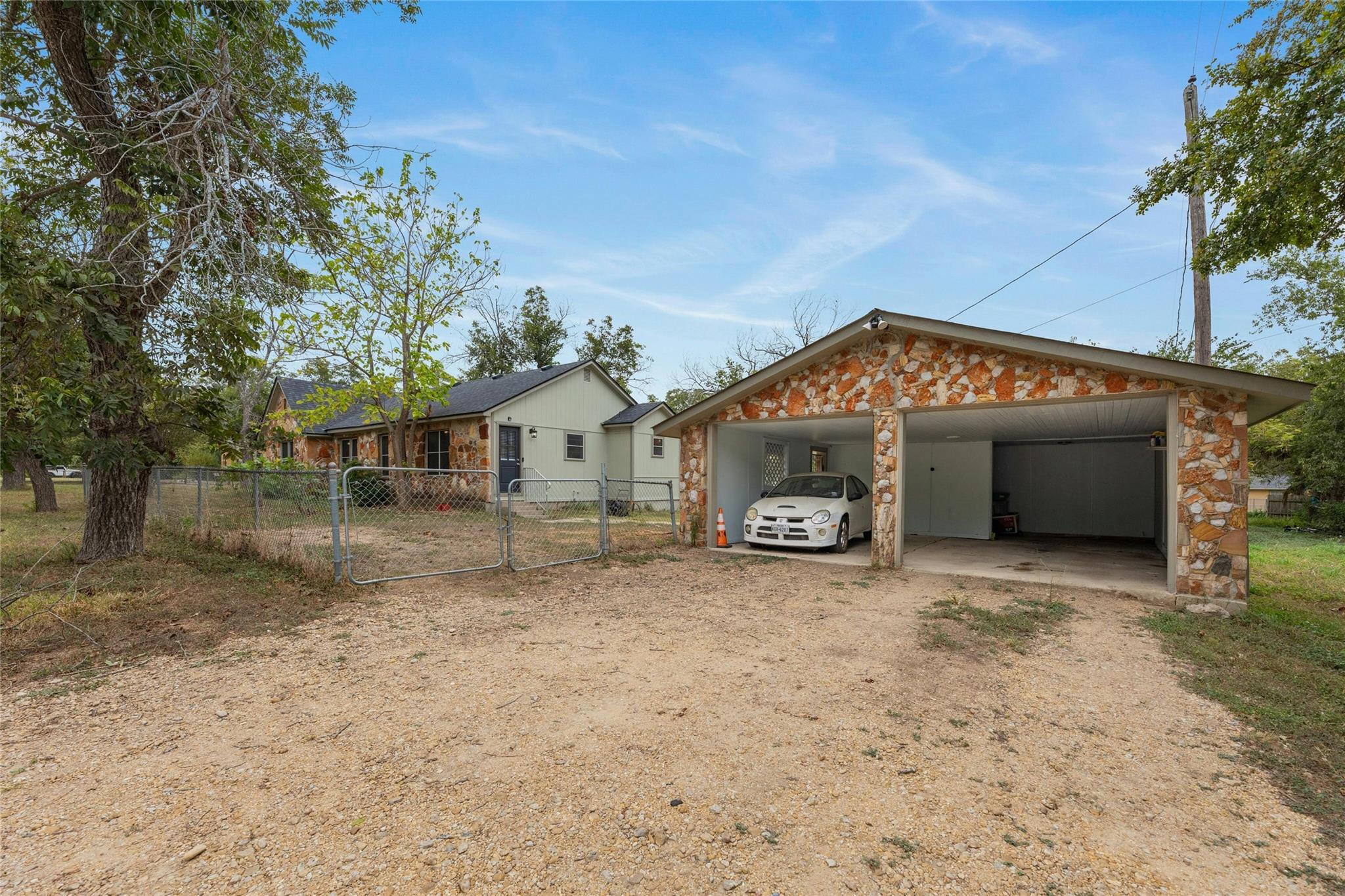 419 N Doak St Property Photo 35
