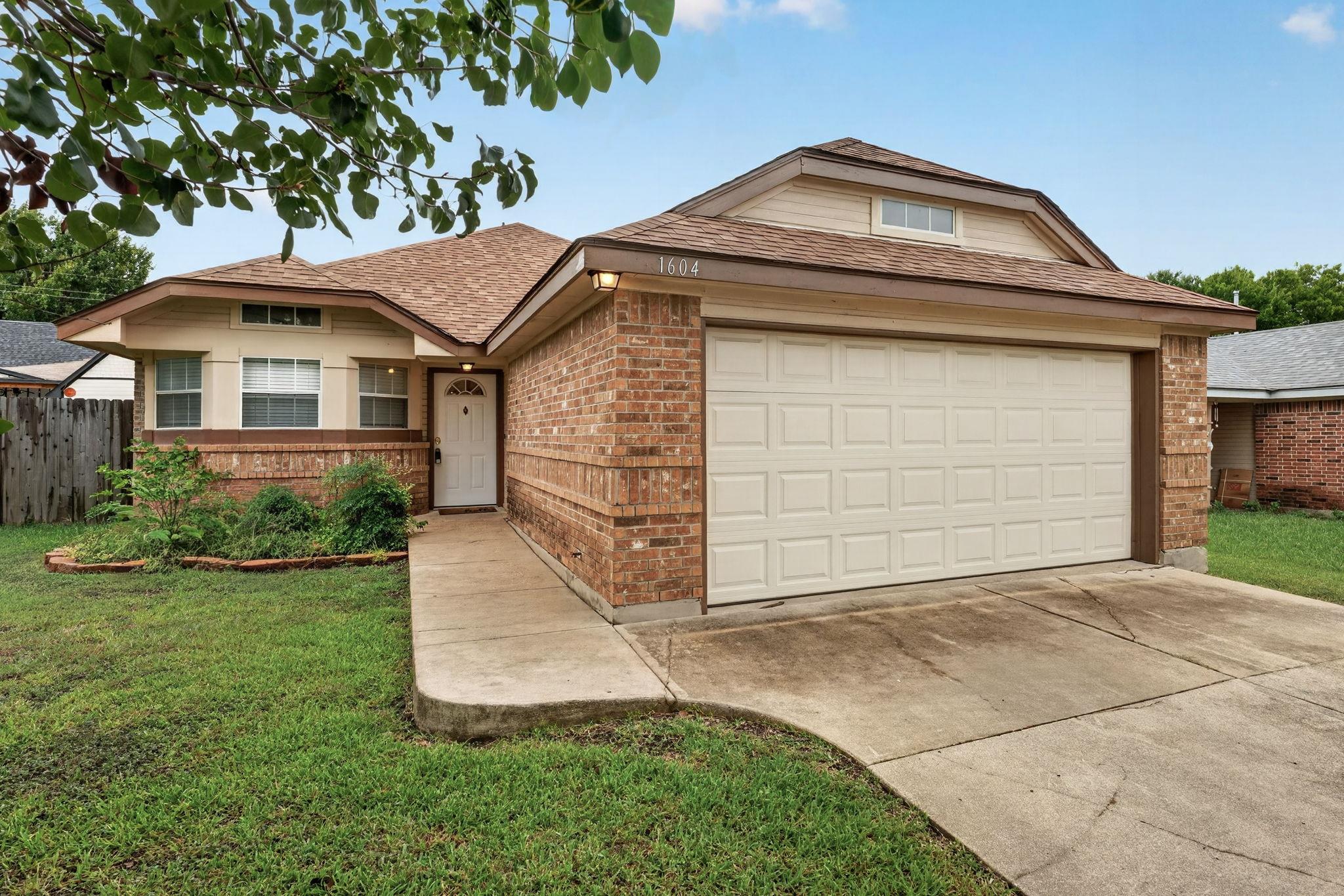 1604 Southwestern Trl Property Photo 1