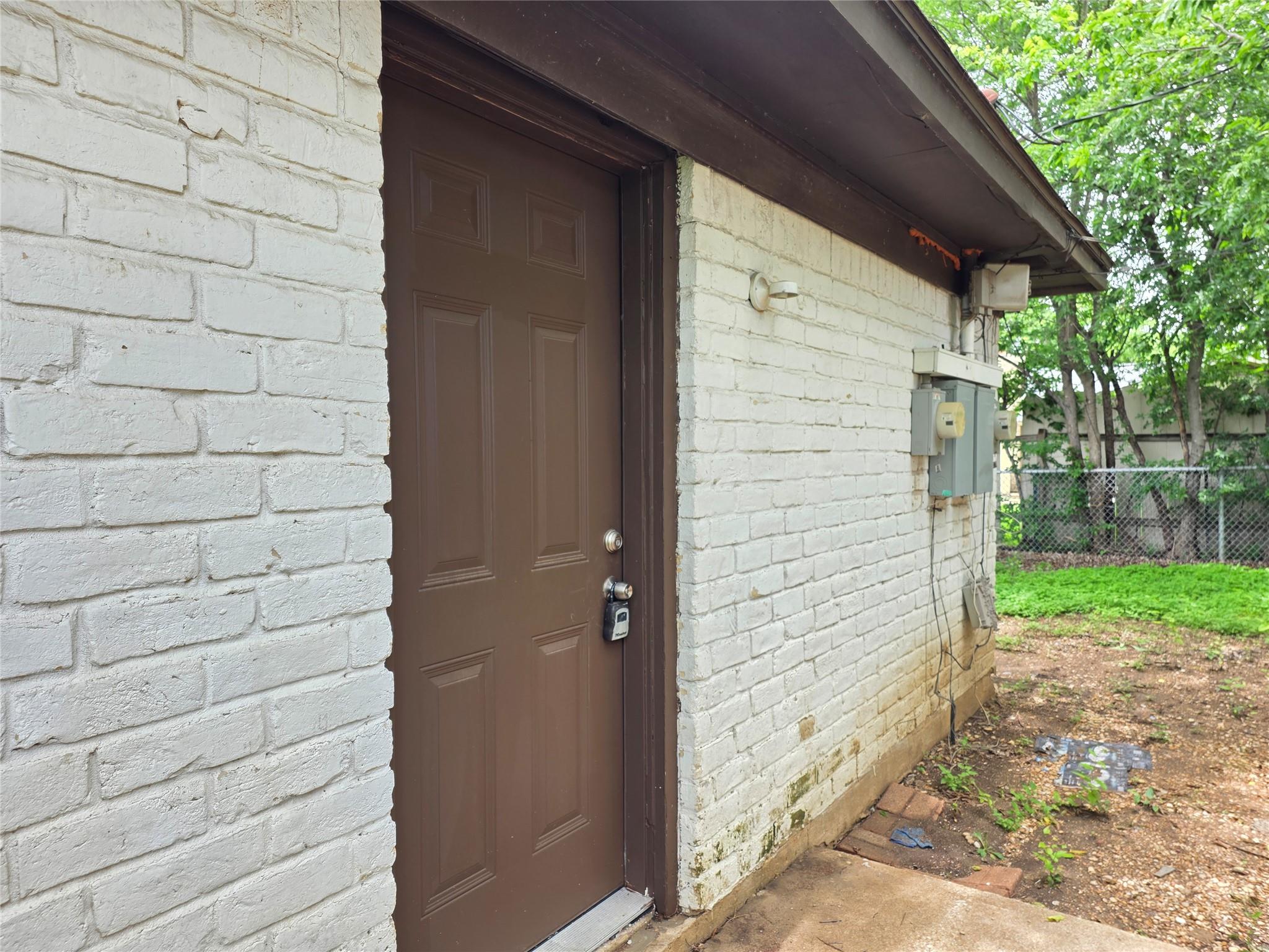 1811 Magnolia Dr #b Property Photo 2