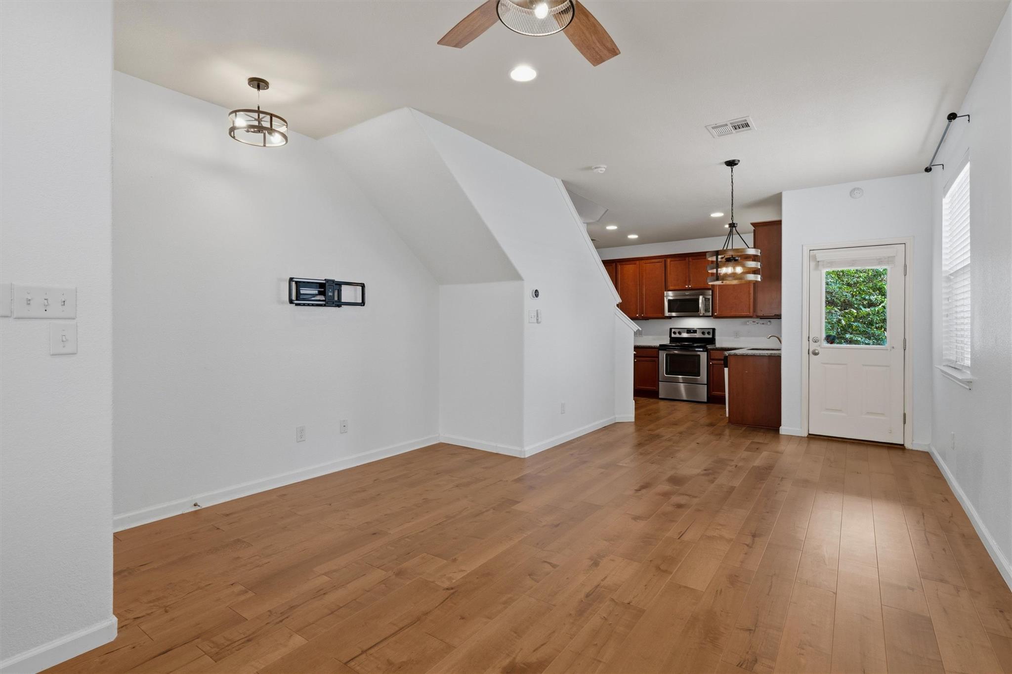 5908 Red Bud Ridge Ln Property Photo 5