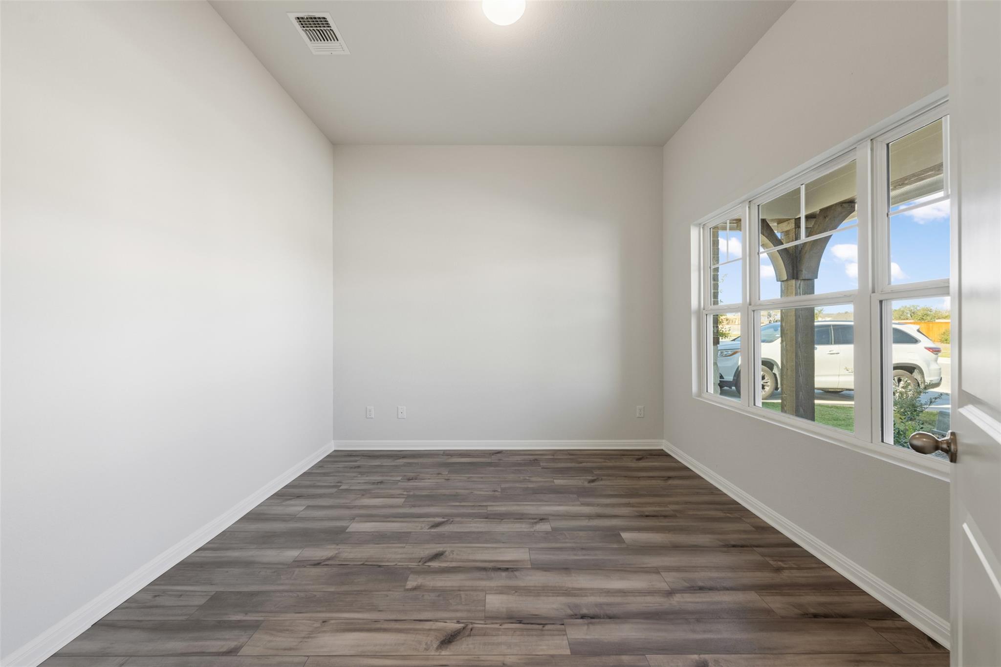 536 Redding Way Property Photo 8