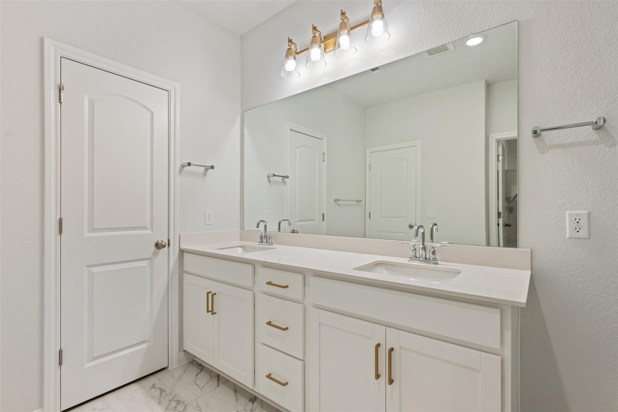536 Redding Way Property Photo 32