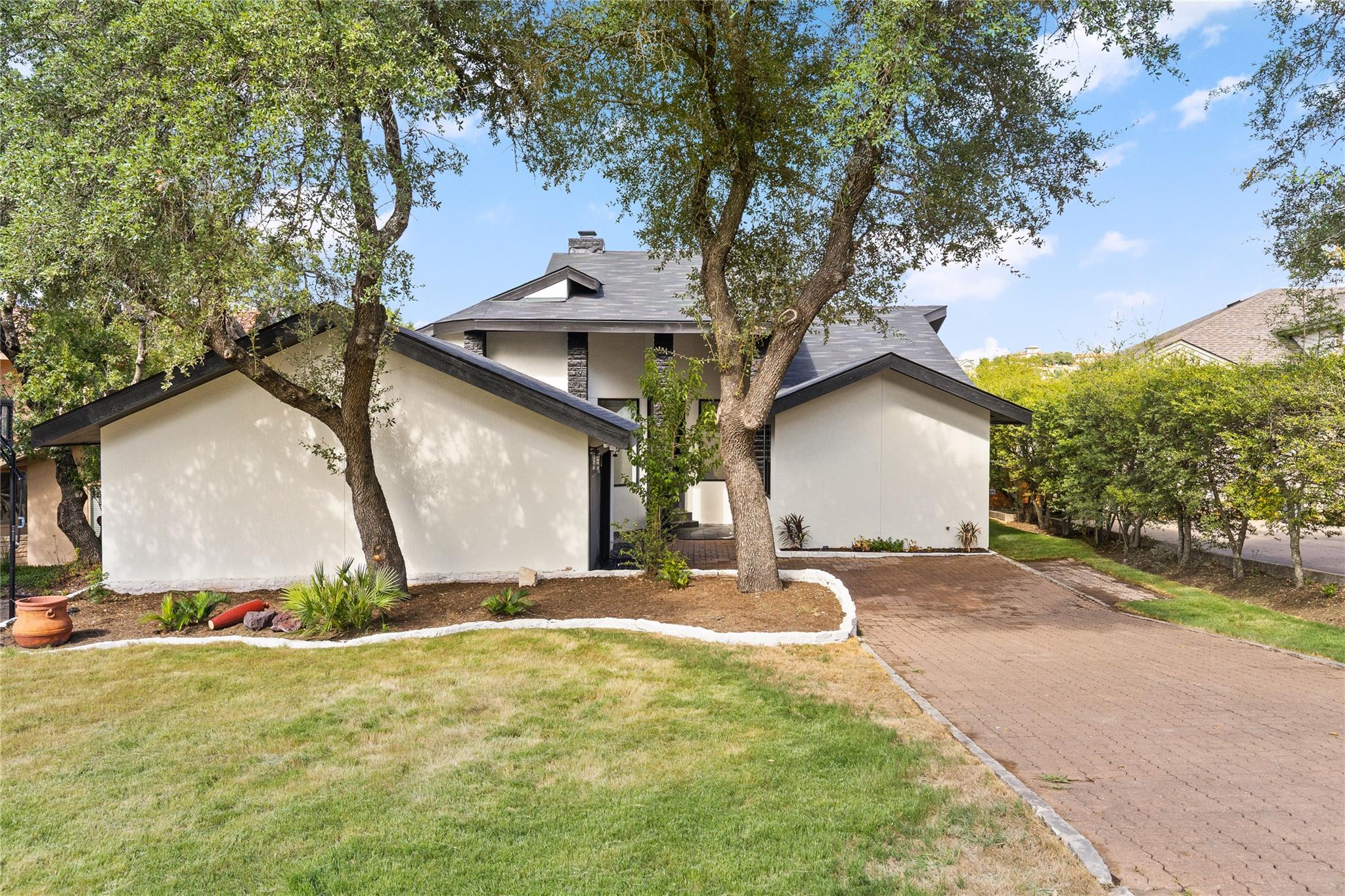310 Golf Crest Ln Property Photo 4