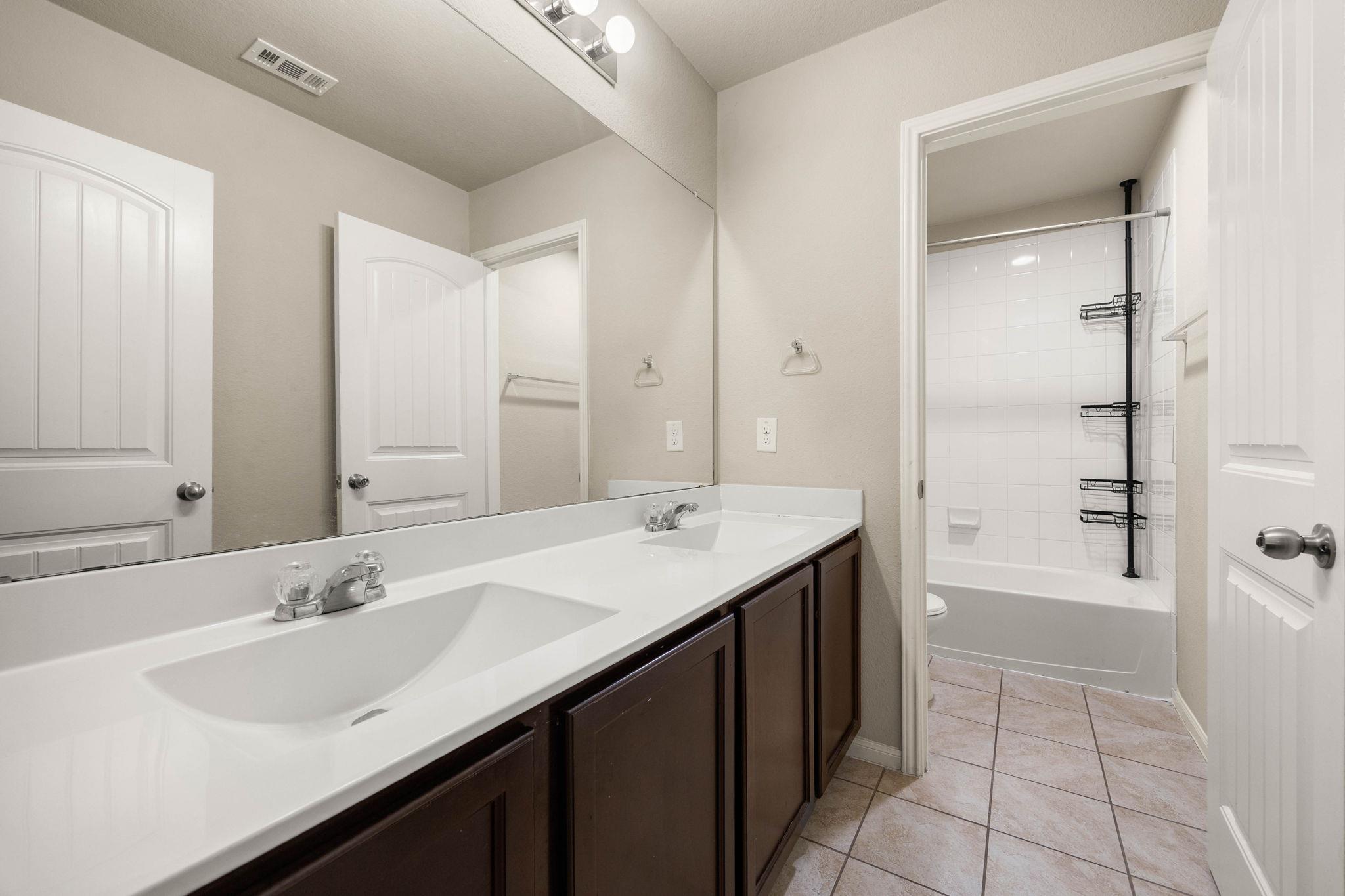 724 Kaluga Trl Property Photo 32