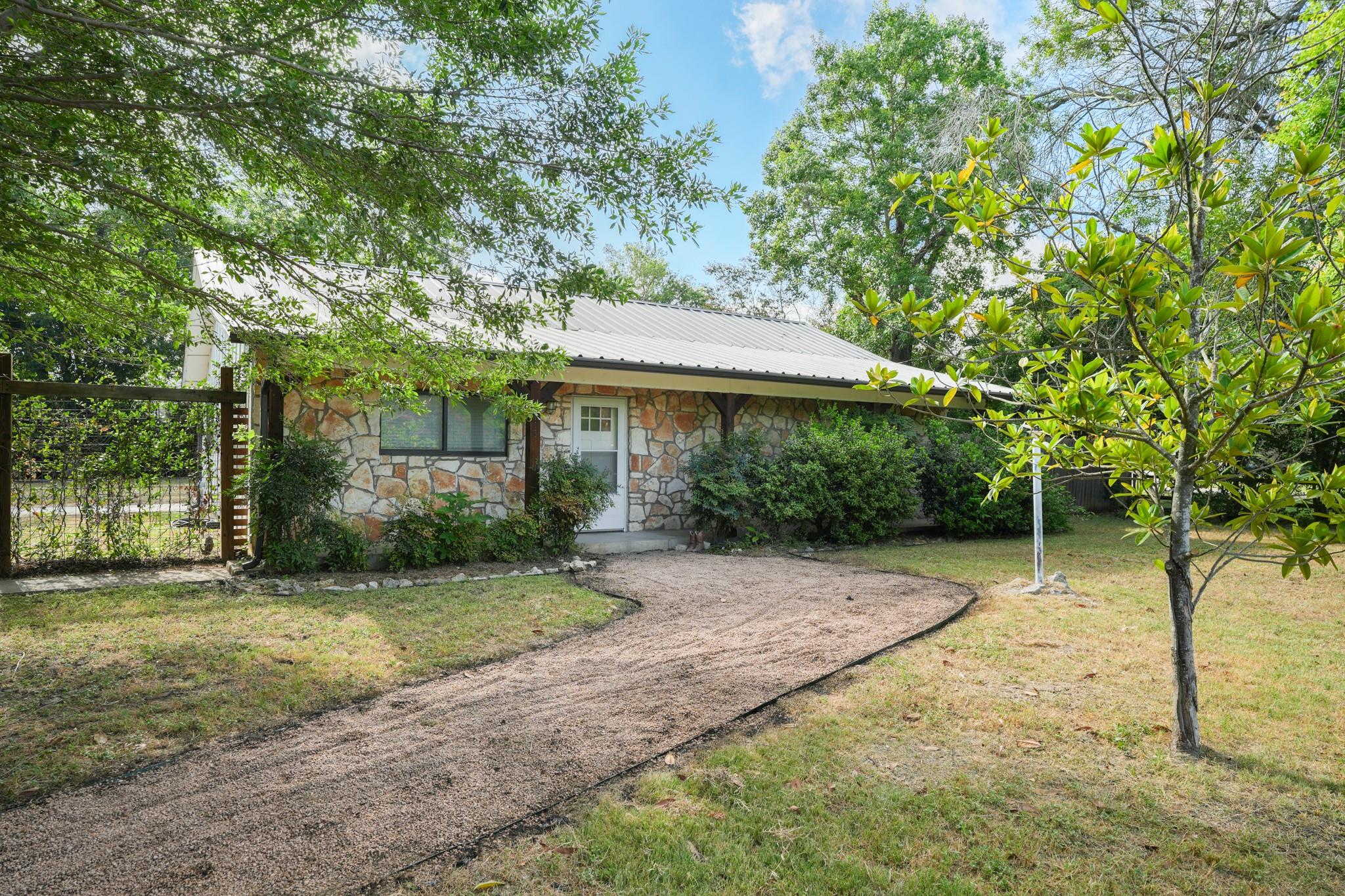 413 Sun Bonnet Dr Property Photo 4