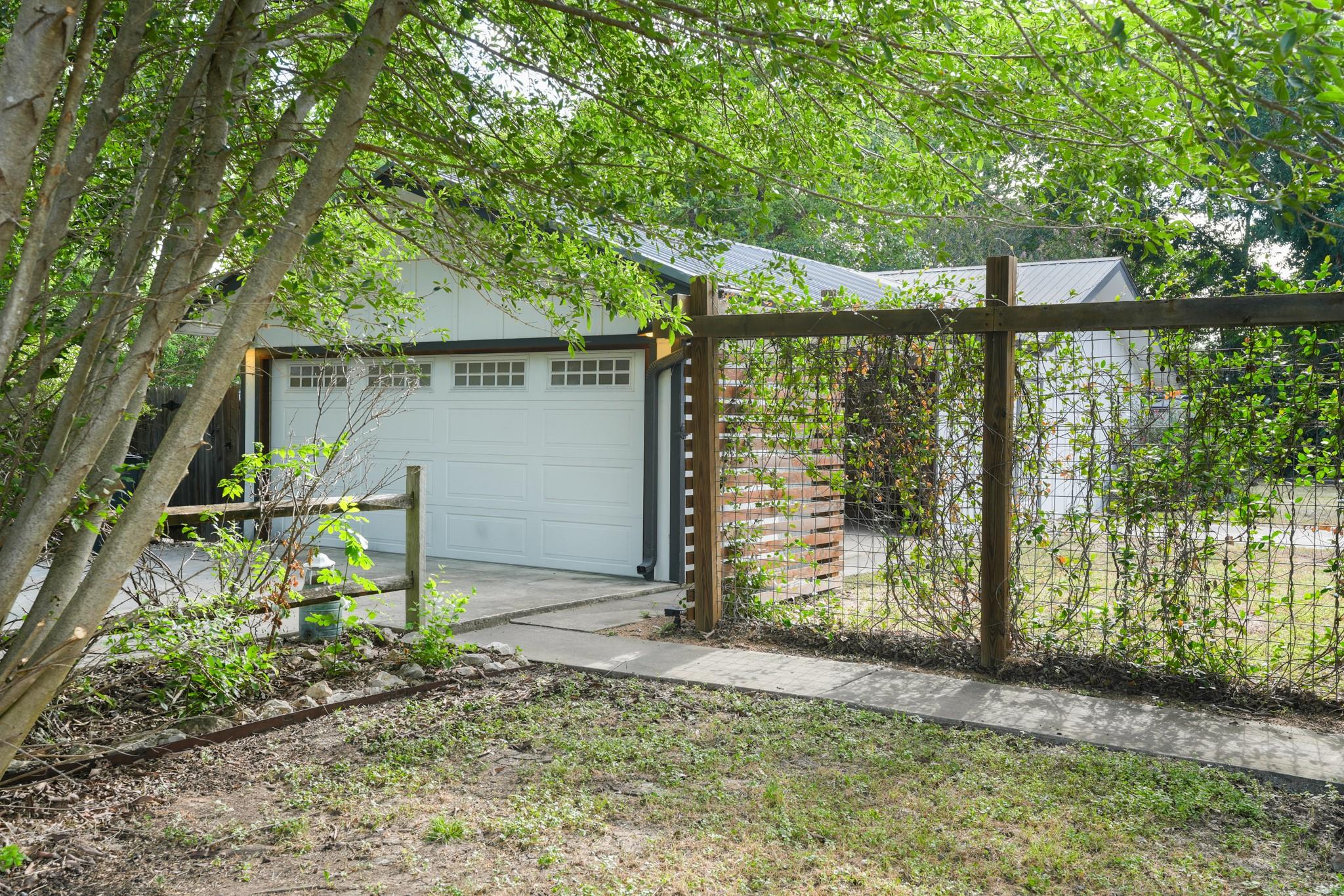 413 Sun Bonnet Dr Property Photo 5