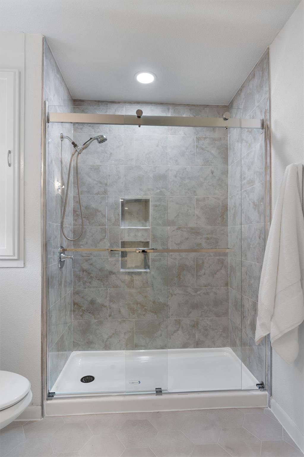 13323 Villa Park Dr Property Photo 19