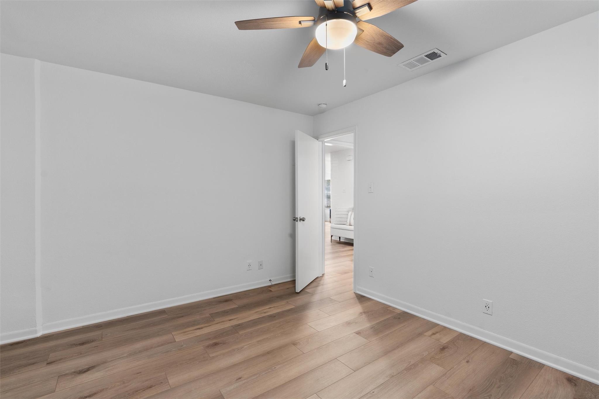 13323 Villa Park Dr Property Photo 23