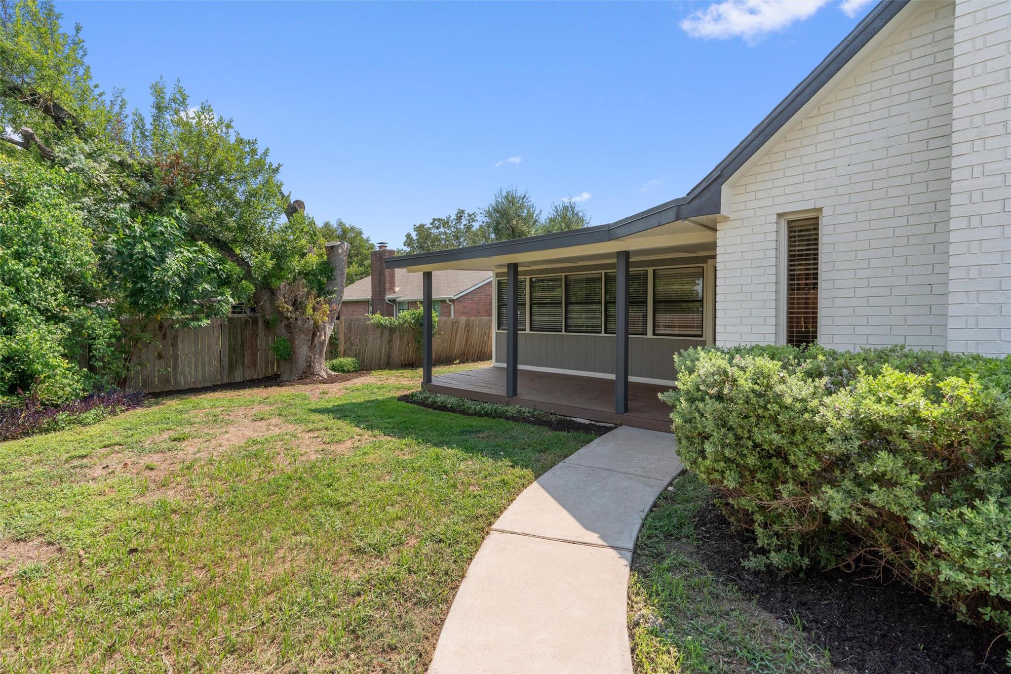 13323 Villa Park Dr Property Photo 31