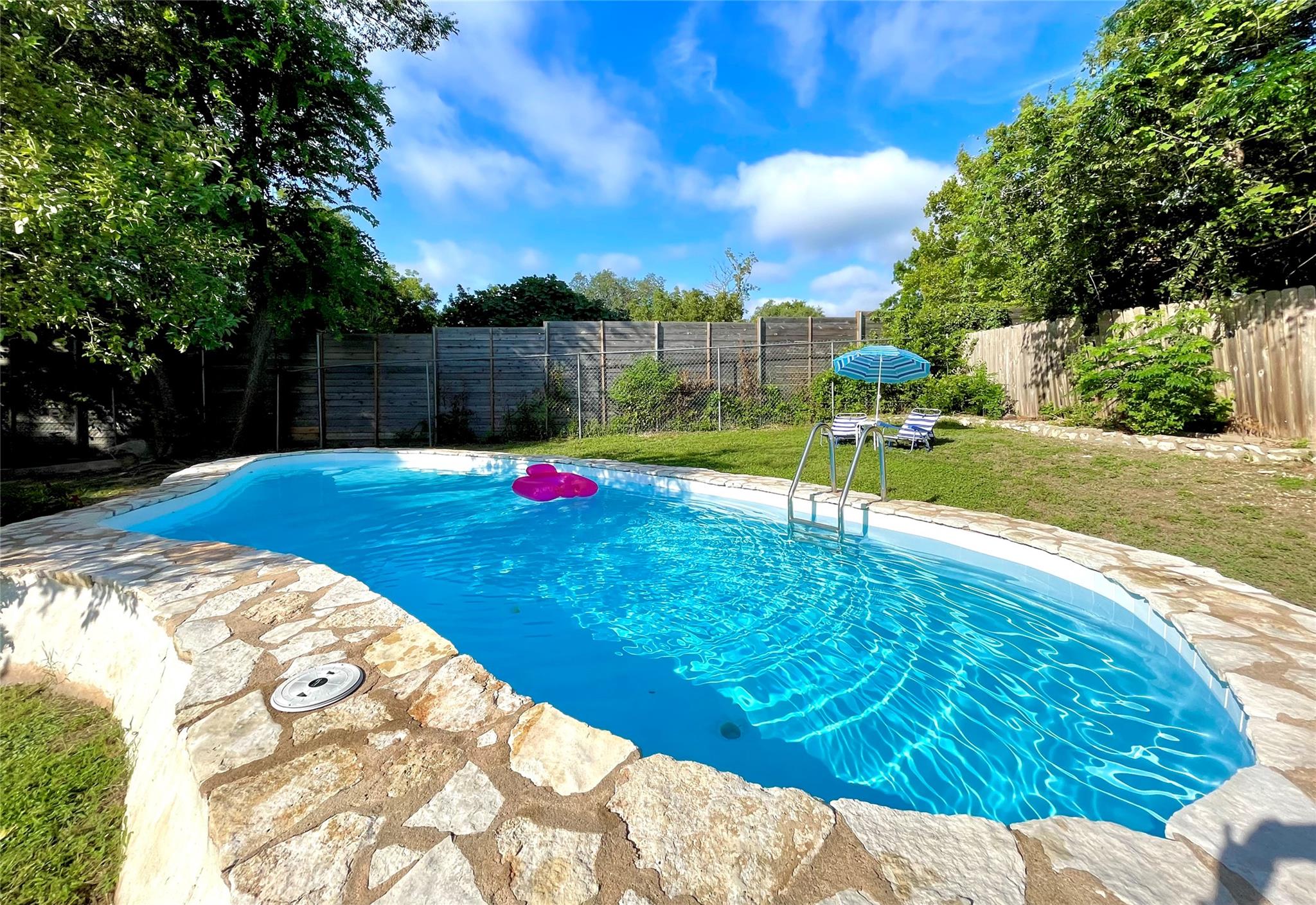 2305 Davis Ln Property Photo 1