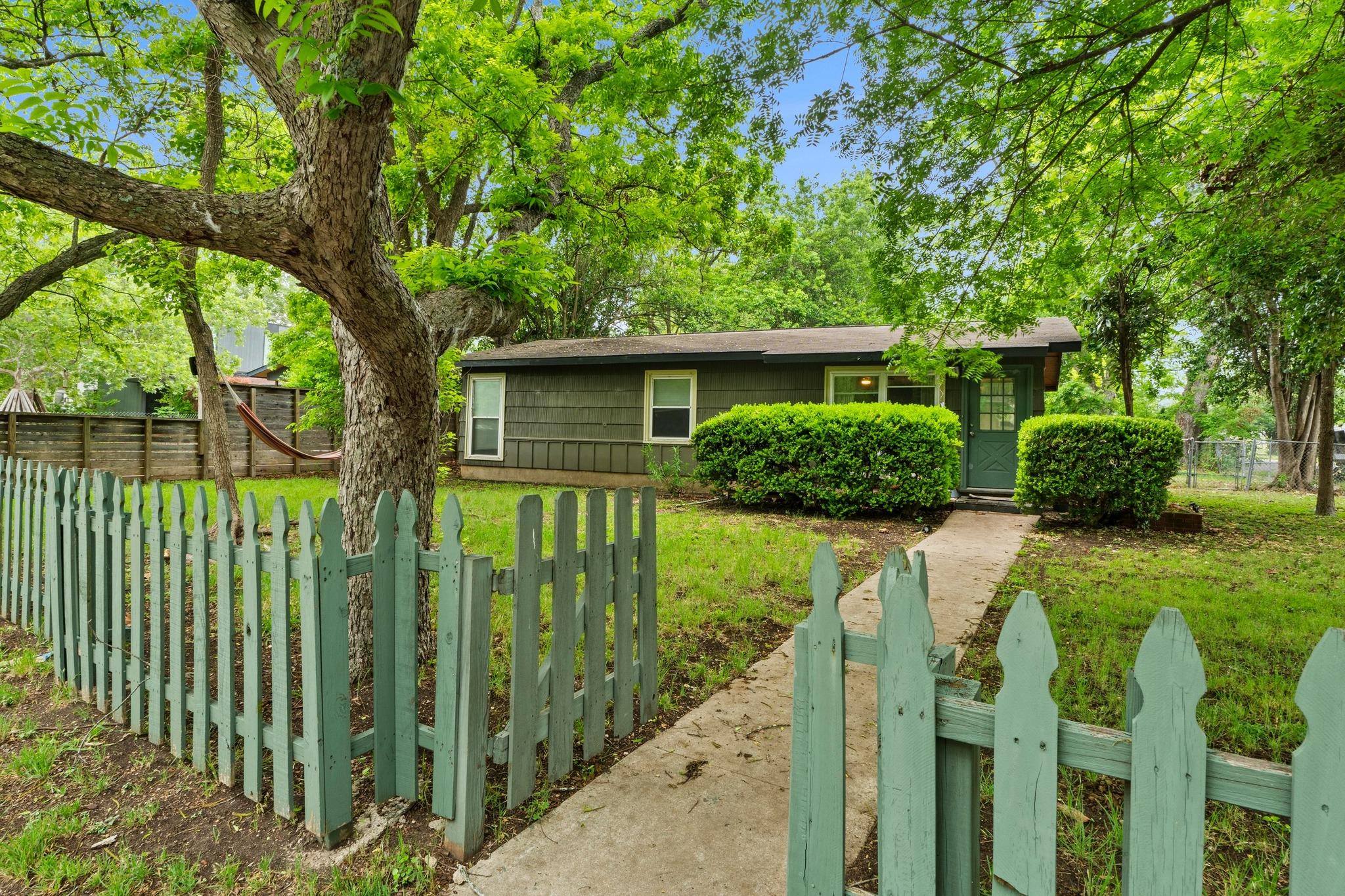 3000 Fontana Dr Property Photo