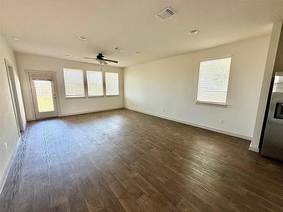 400 Barton Creek Ln Property Photo 2