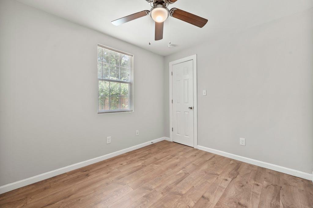 1312 E 52nd St #b Property Photo 13