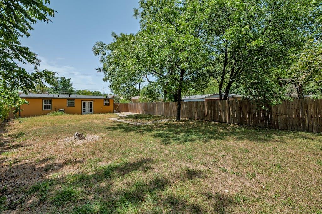 1312 E 52nd St #b Property Photo 17