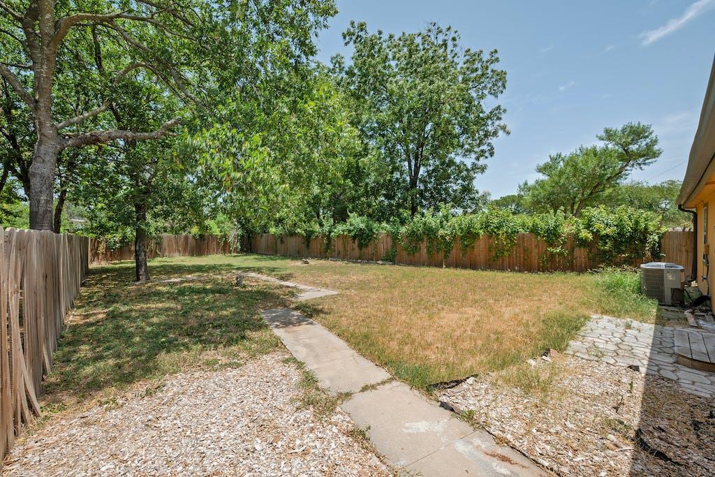 1312 E 52nd St #b Property Photo 18