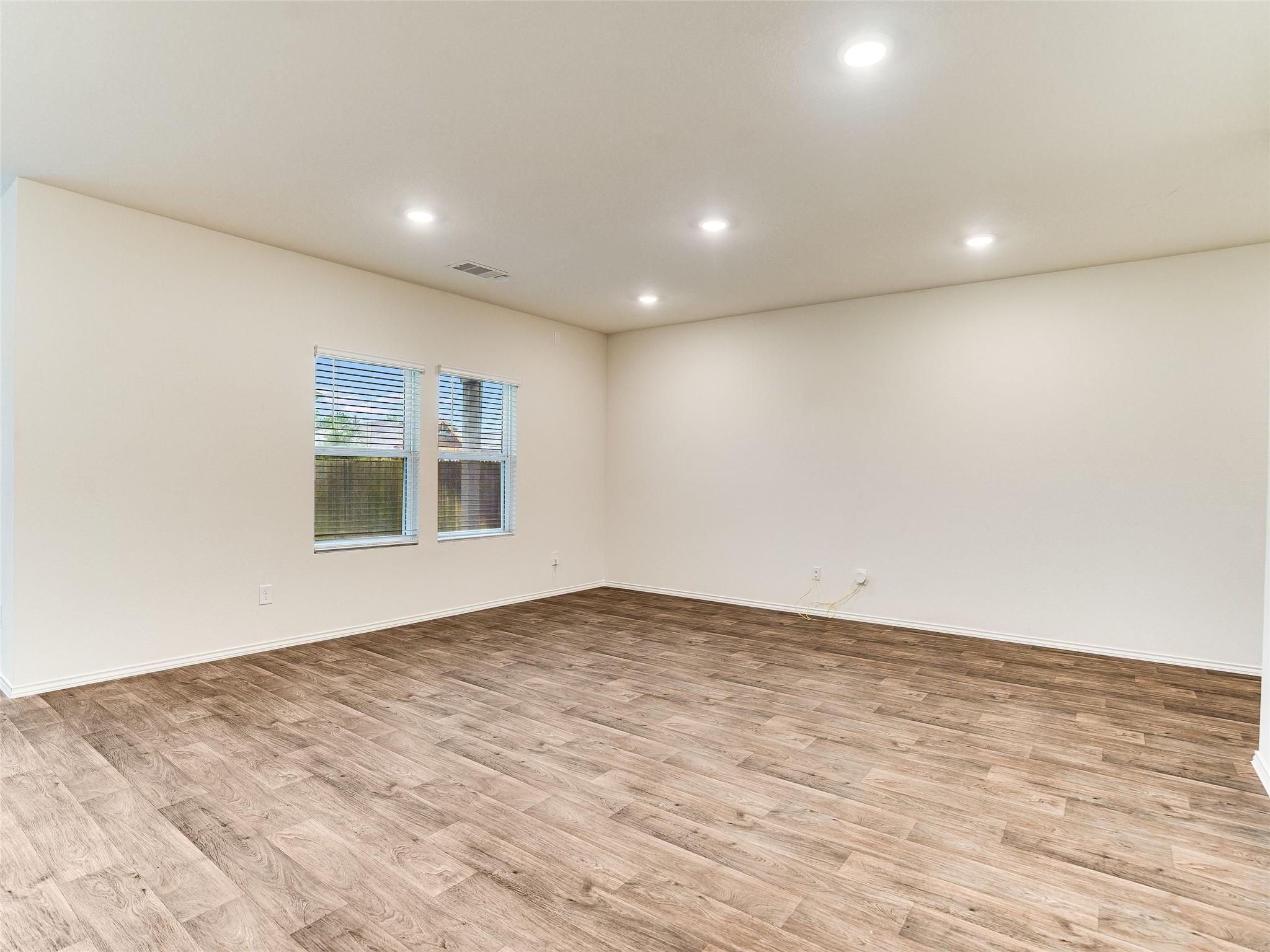 383 Sickle Loop Property Photo 11