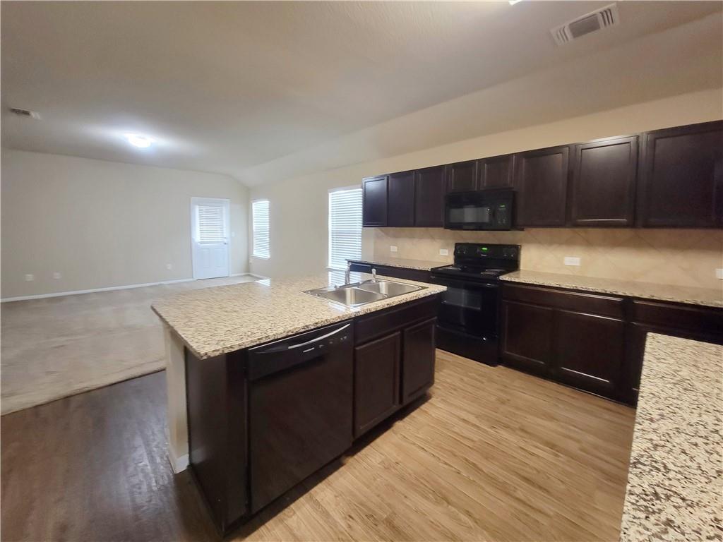 11924 Riparian Rd Property Photo 5