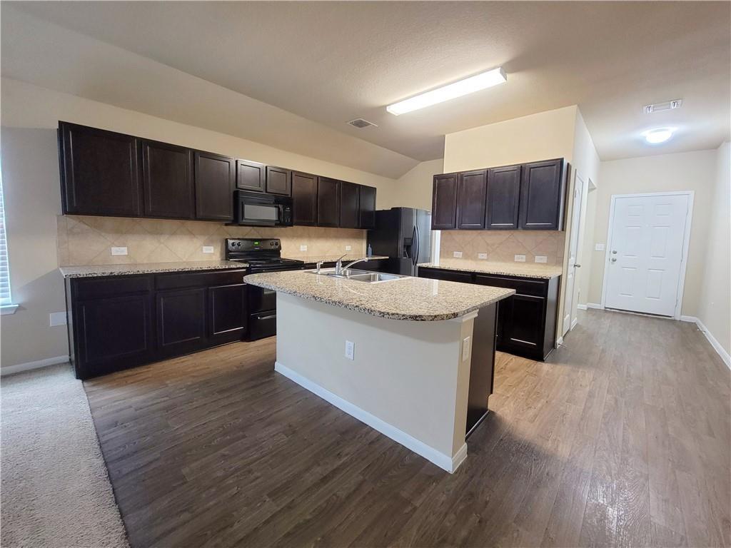 11924 Riparian Rd Property Photo 6