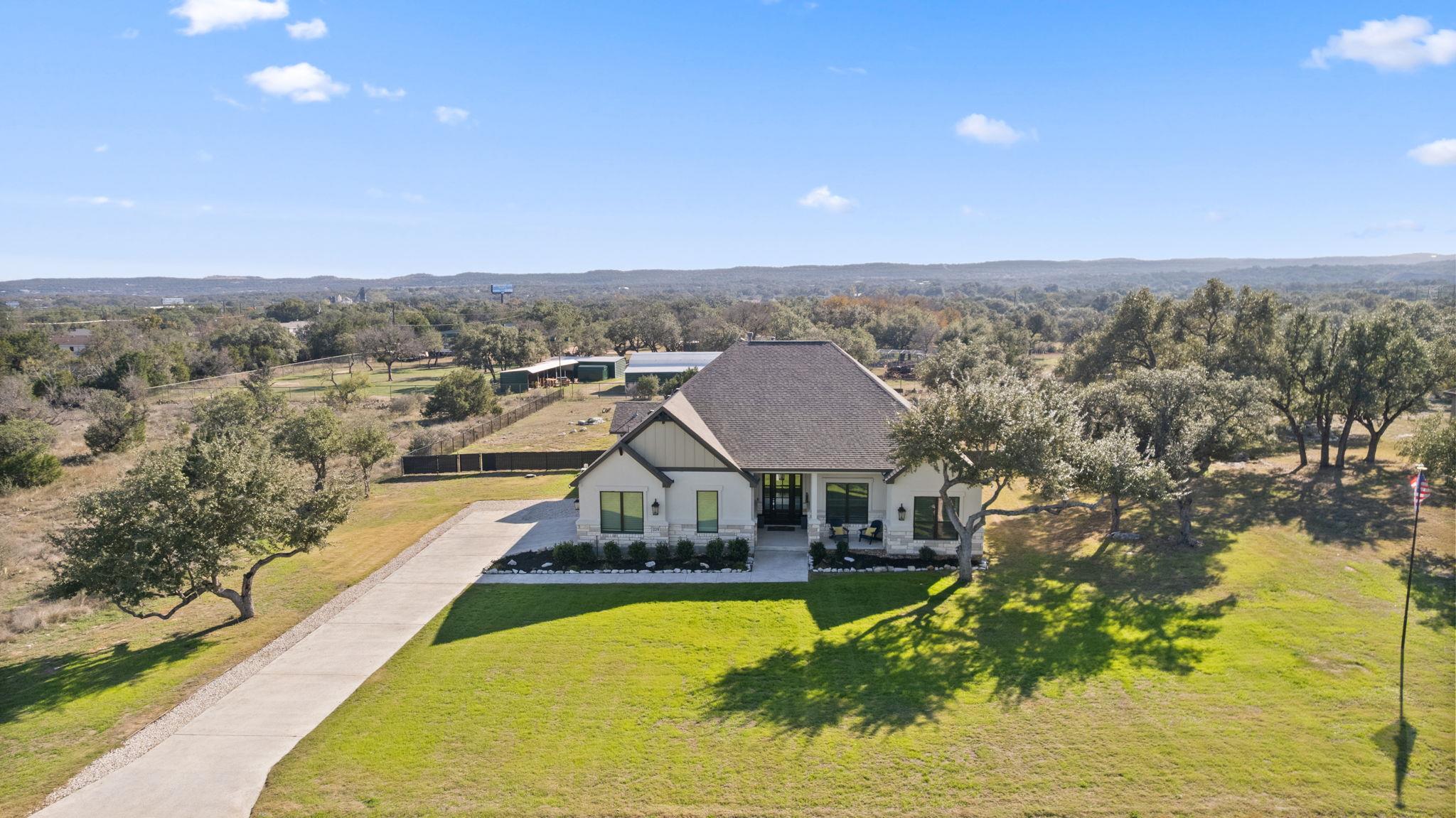 225 Spicewood Trails Dr Property Photo 1