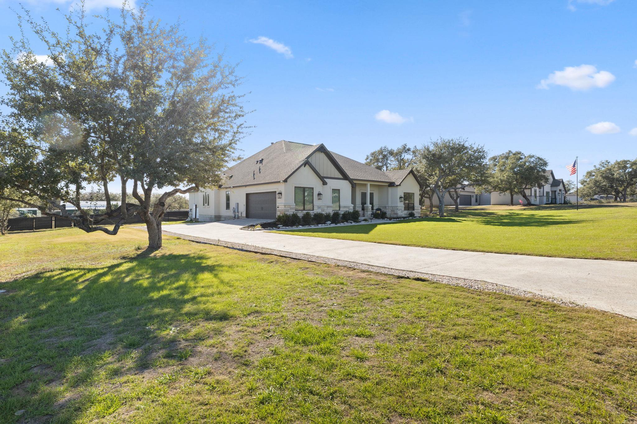 225 Spicewood Trails Dr Property Photo 32