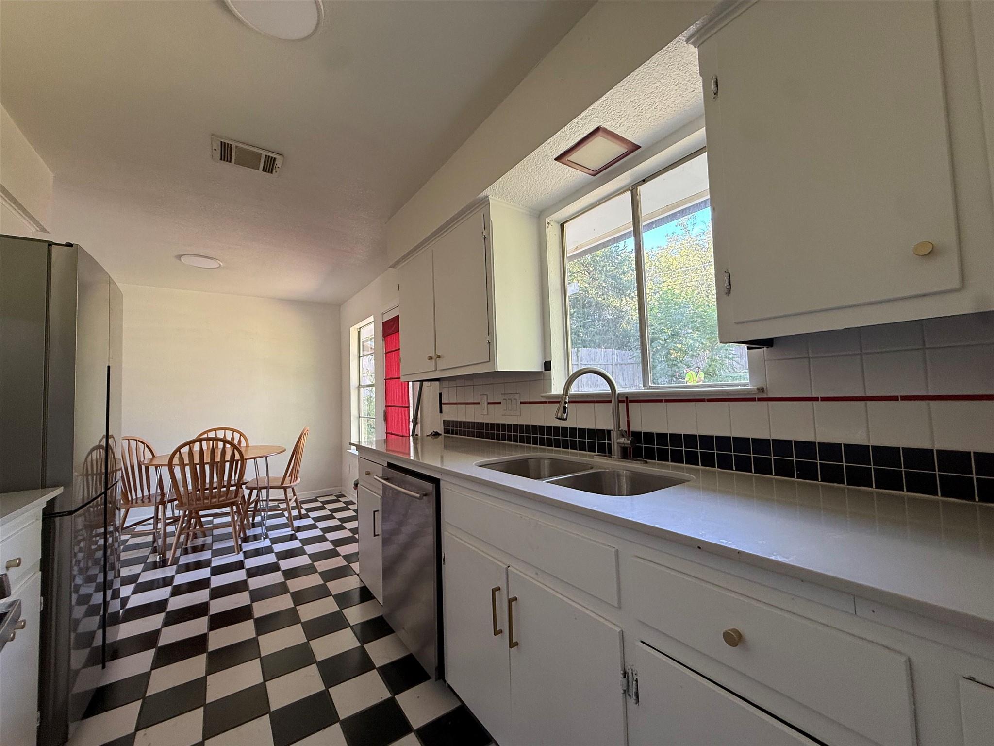 3401 Thomas Kincheon St Property Photo 9