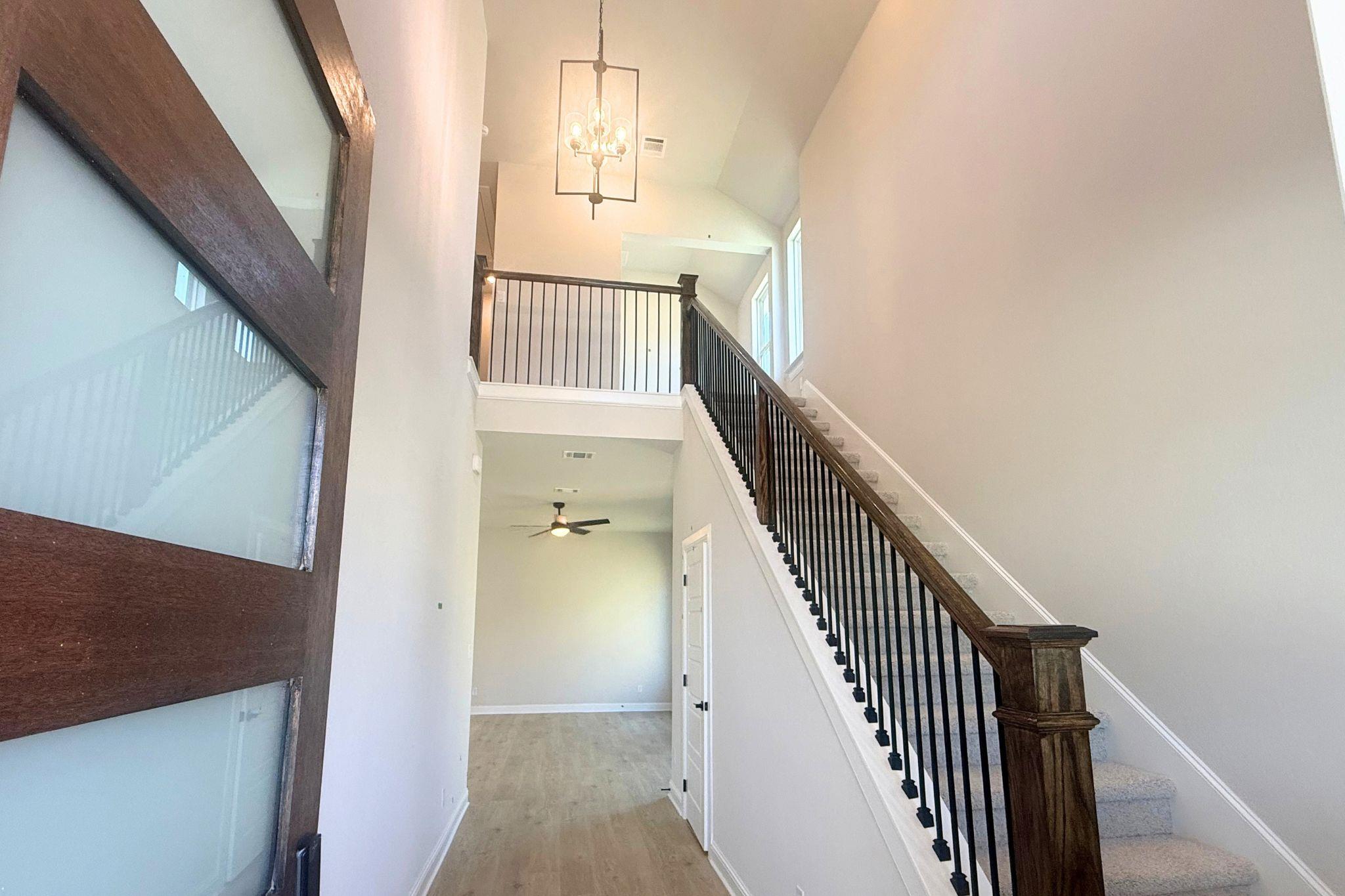 1105 Stonehill Dr Property Photo 3