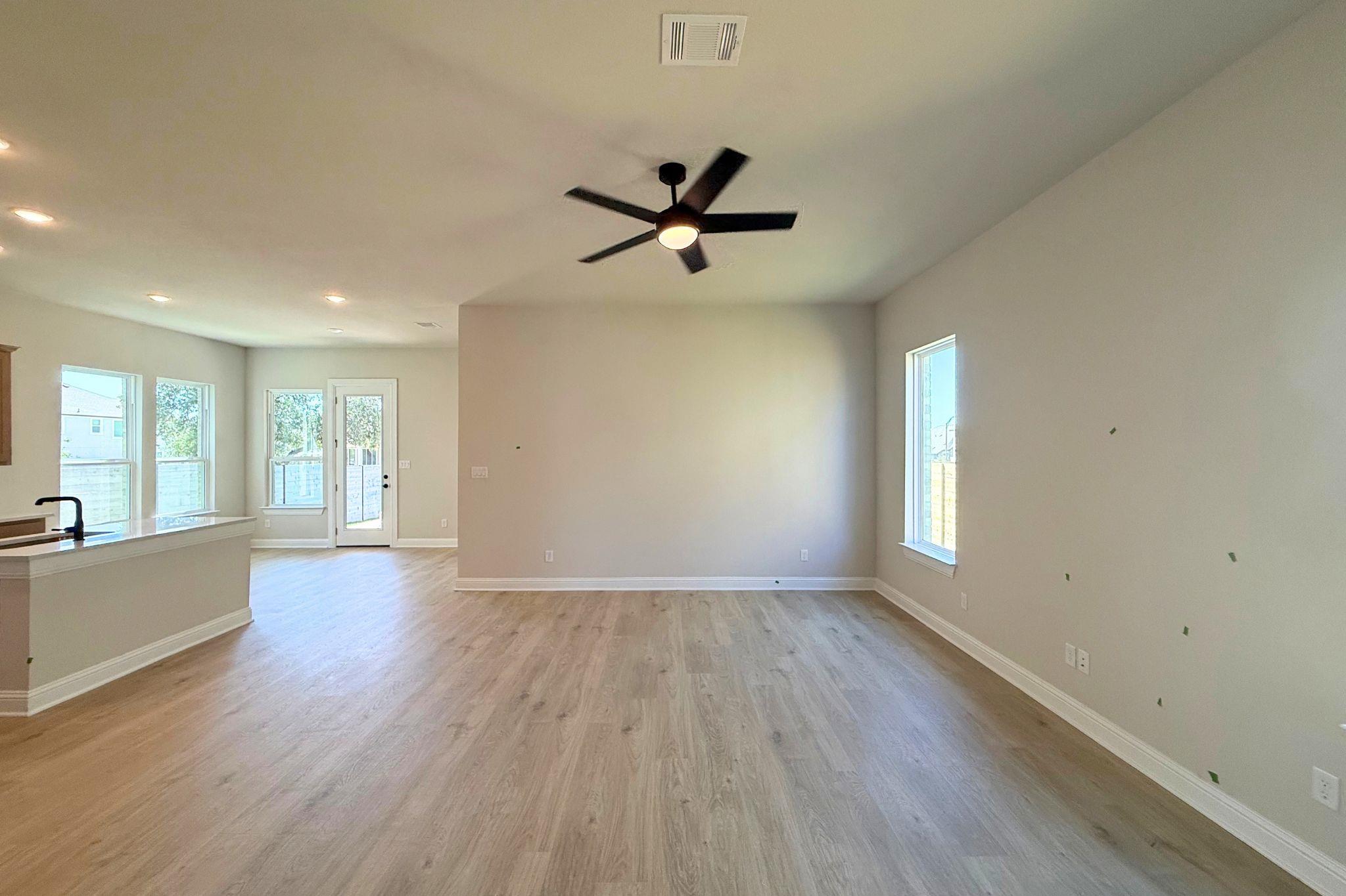1105 Stonehill Dr Property Photo 4
