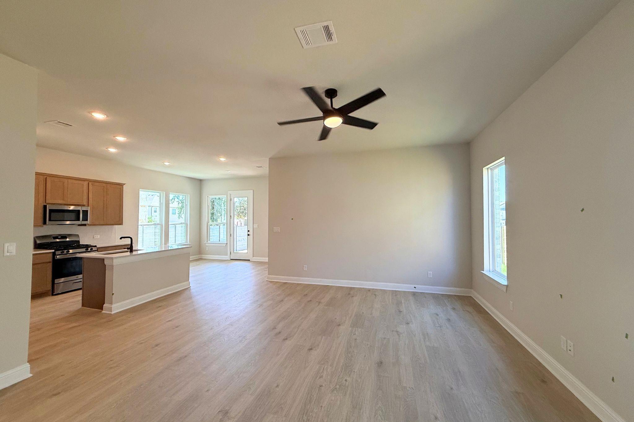 1105 Stonehill Dr Property Photo 5