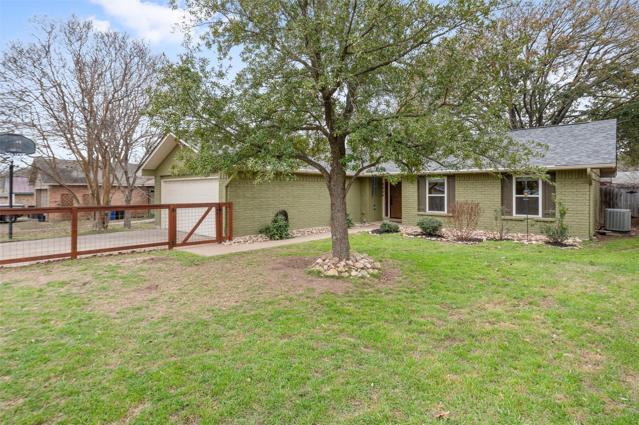 6904 Meadow Run Property Photo